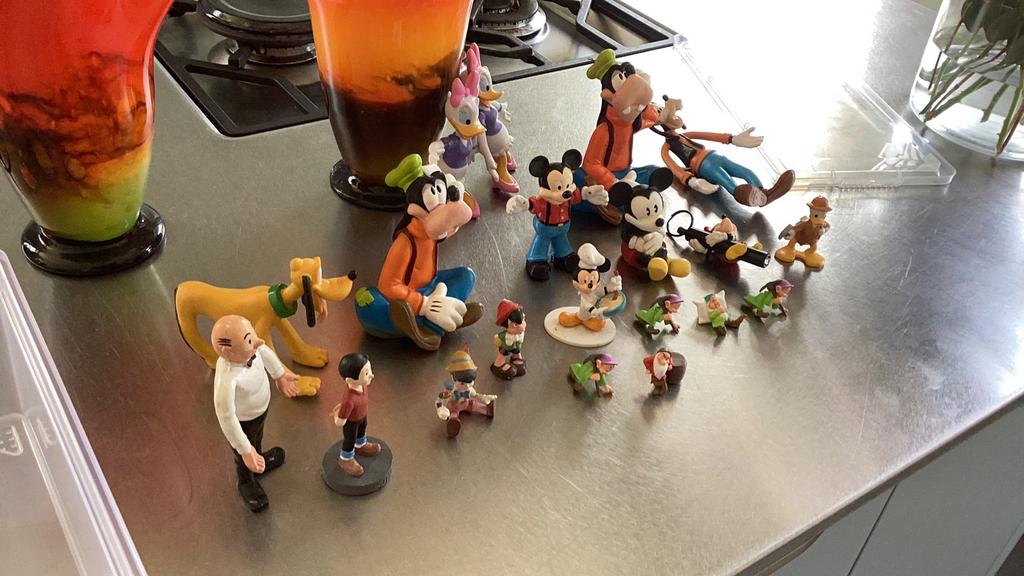 Disney familie 20 stuks, Ophalen of Verzenden, Zo goed als nieuw