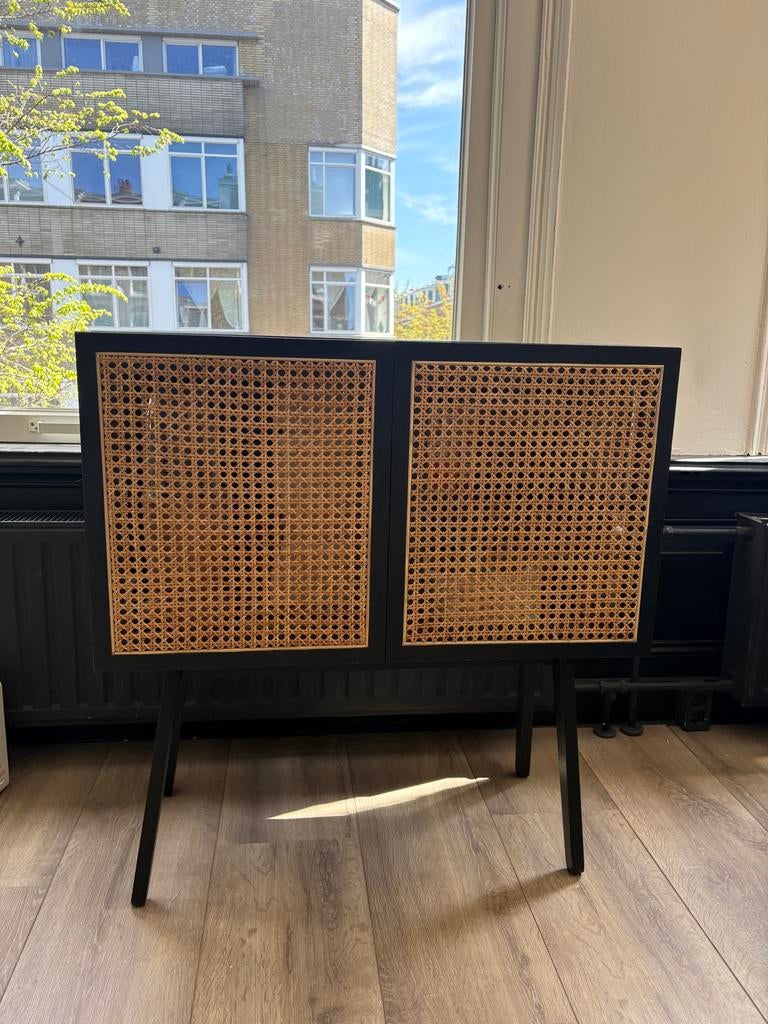 Mooie rotan kast H&M Home - Zwart hout en rotan, Huis en Inrichting, Kasten | Dressoirs, Ophalen, Gebruikt, 25 tot 50 cm, Overige houtsoorten