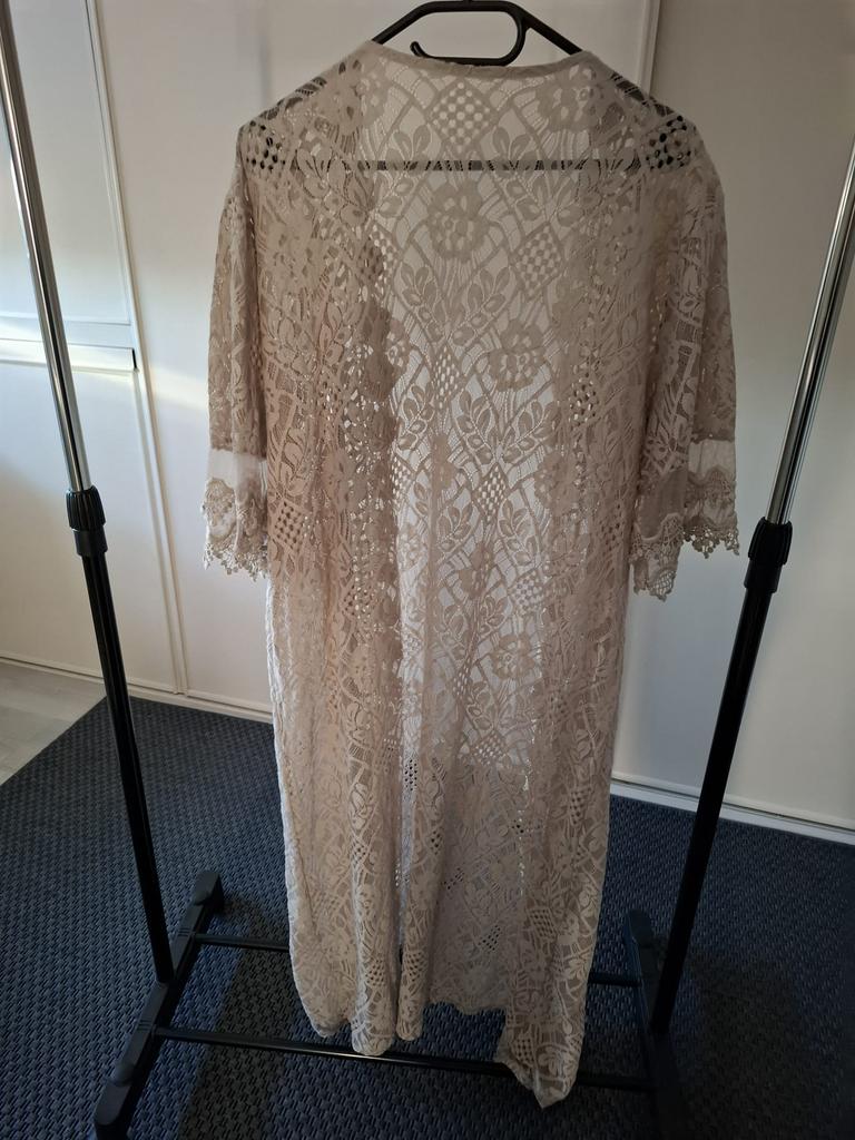 Vest lang kleur beige maat 38 / m, Ophalen of Verzenden, Zo goed als nieuw, Maat 38/40 (M), Beige