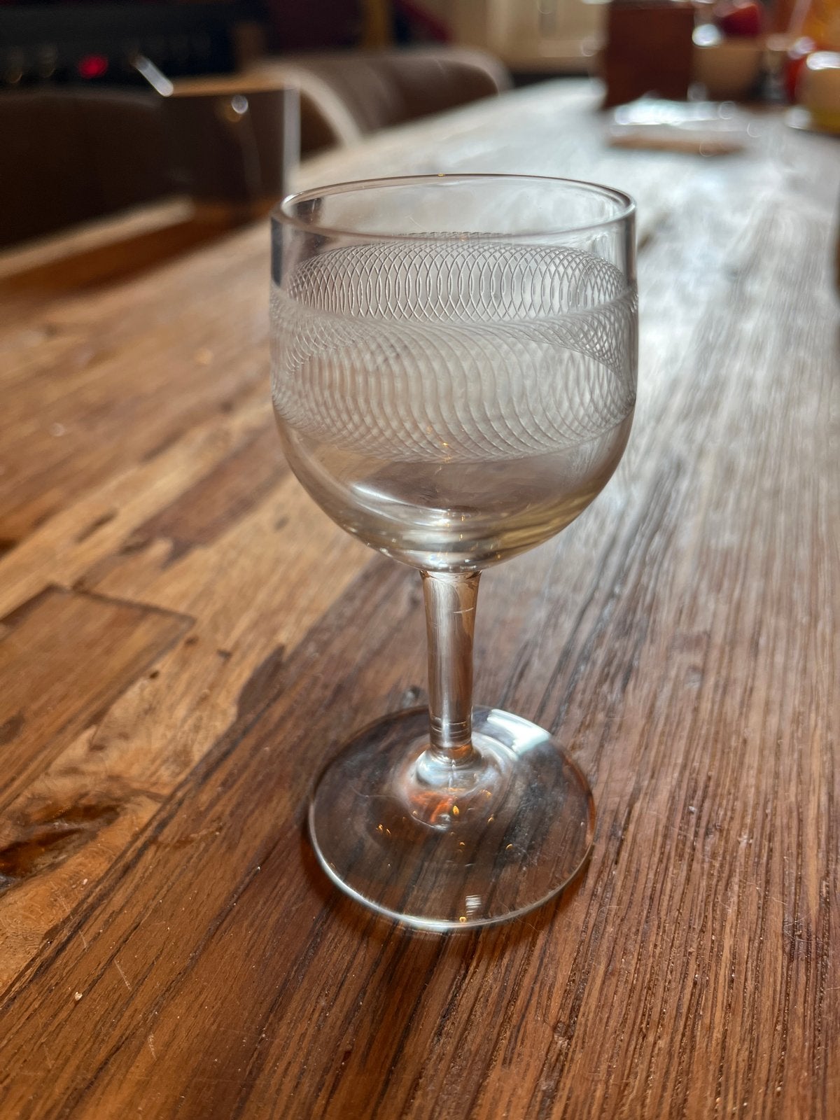 Antiek borrelglas met geslepen gravure, Antiek en Kunst, Antiek | Glas en Kristal, Ophalen