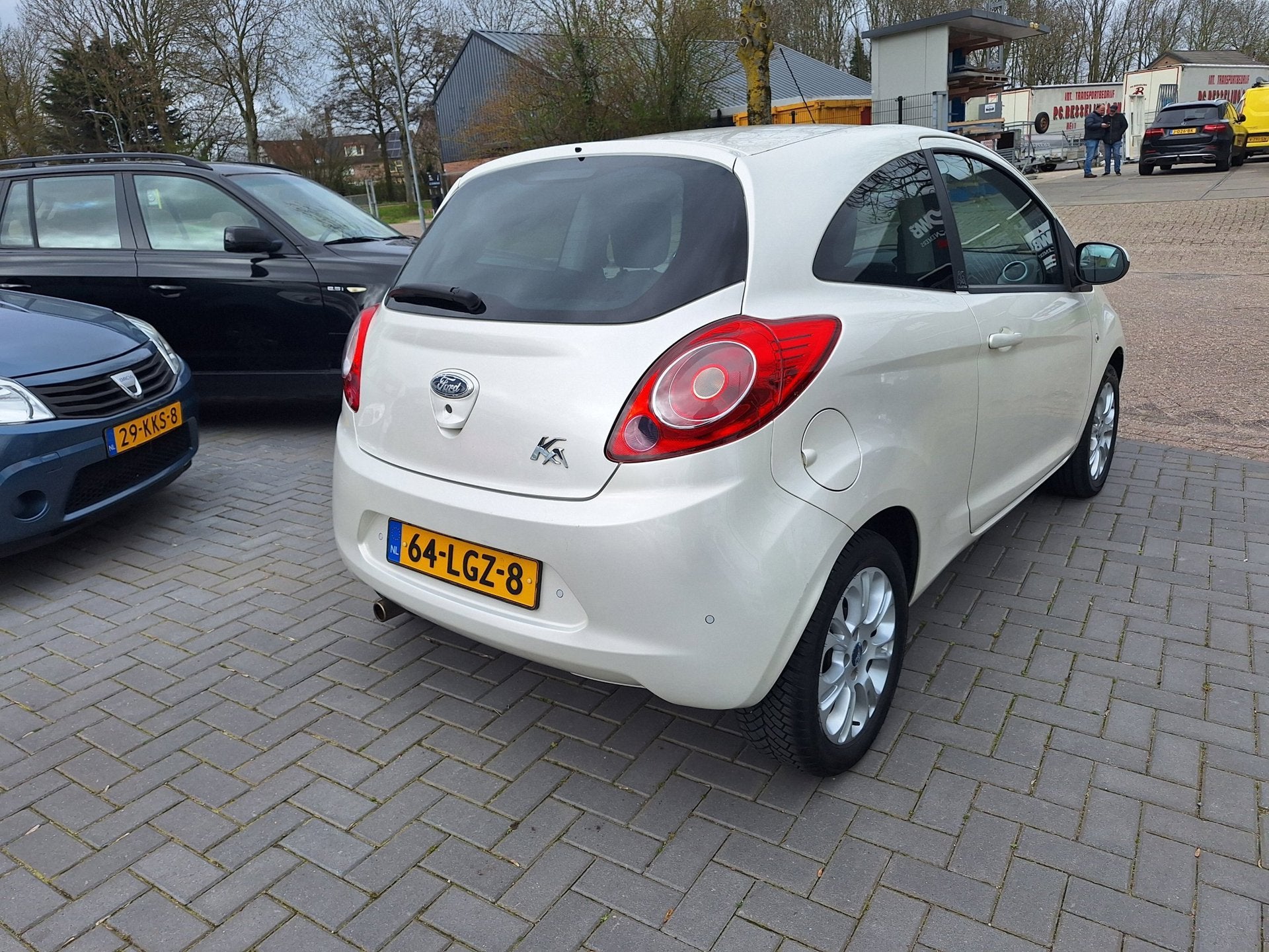 Ford Ka 1.2 Couture First Edition / Nette auto / APK mei 202, Voorwielaandrijving, Gebruikt, 4 cilinders, 4 stoelen