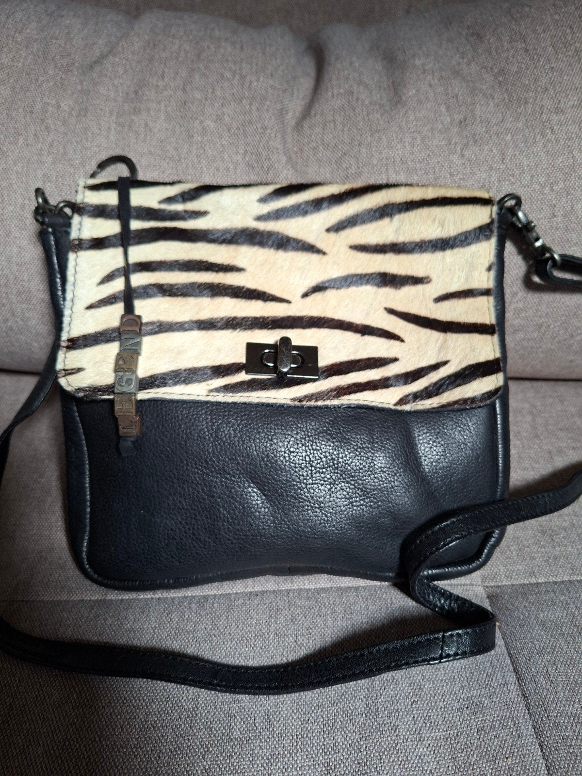Legend schoudertasje zwart met zebra vachtprint als nieuw, Ophalen of Verzenden, Nieuw, Zwart, Schoudertasje