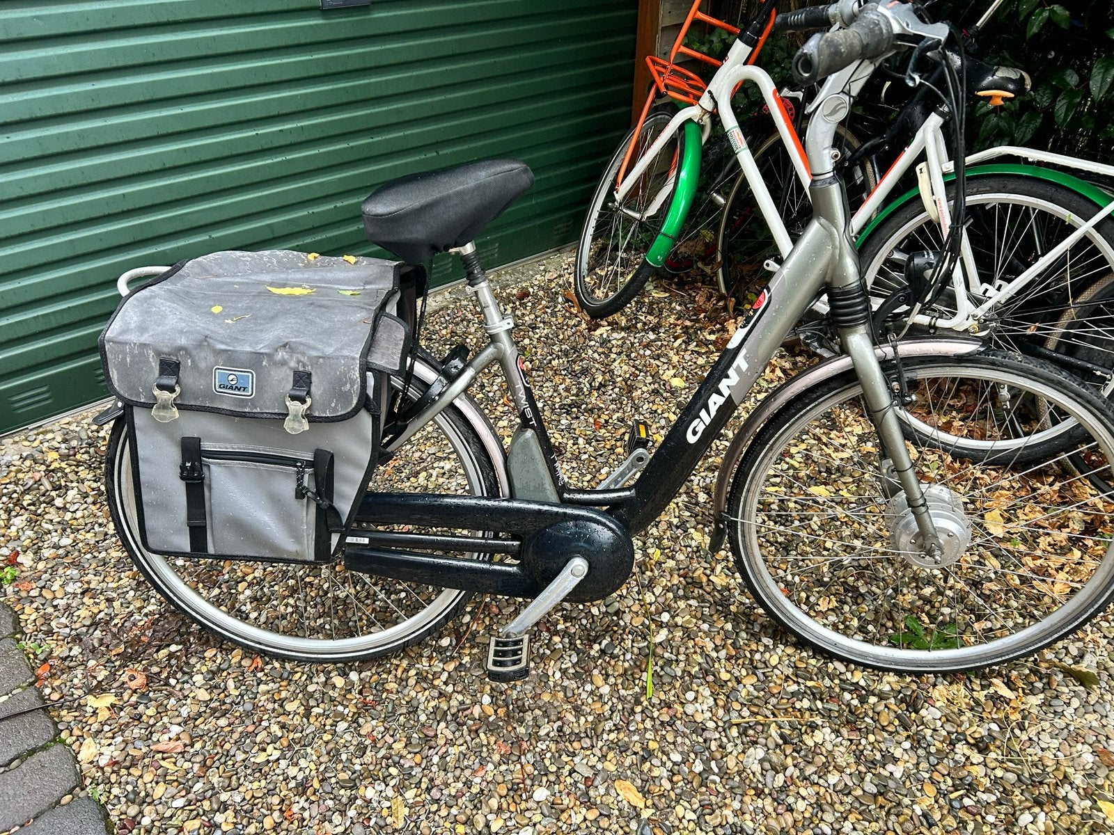 Giant elektrische fiets met fietstassen, Fietsen en Brommers, Gebruikt, 47 tot 51 cm, 30 tot 50 km per accu, Giant