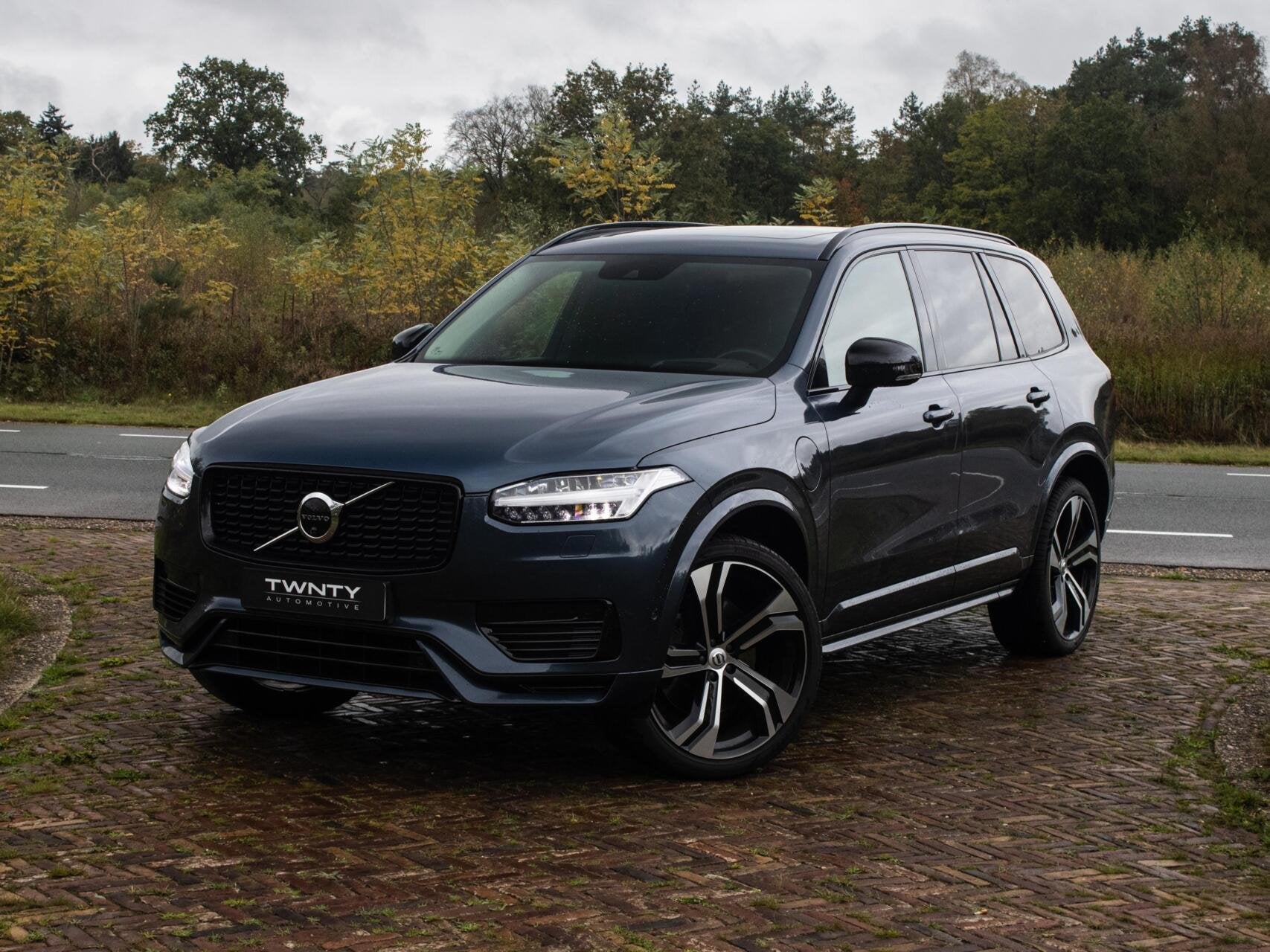 Volvo XC90 2.0 T8 Recharge AWD R-Design|Pano|HUD|H&K|360°|, Auto's, Verwarmde buitenspiegels, Euro 6, 4 cilinders, Blauw