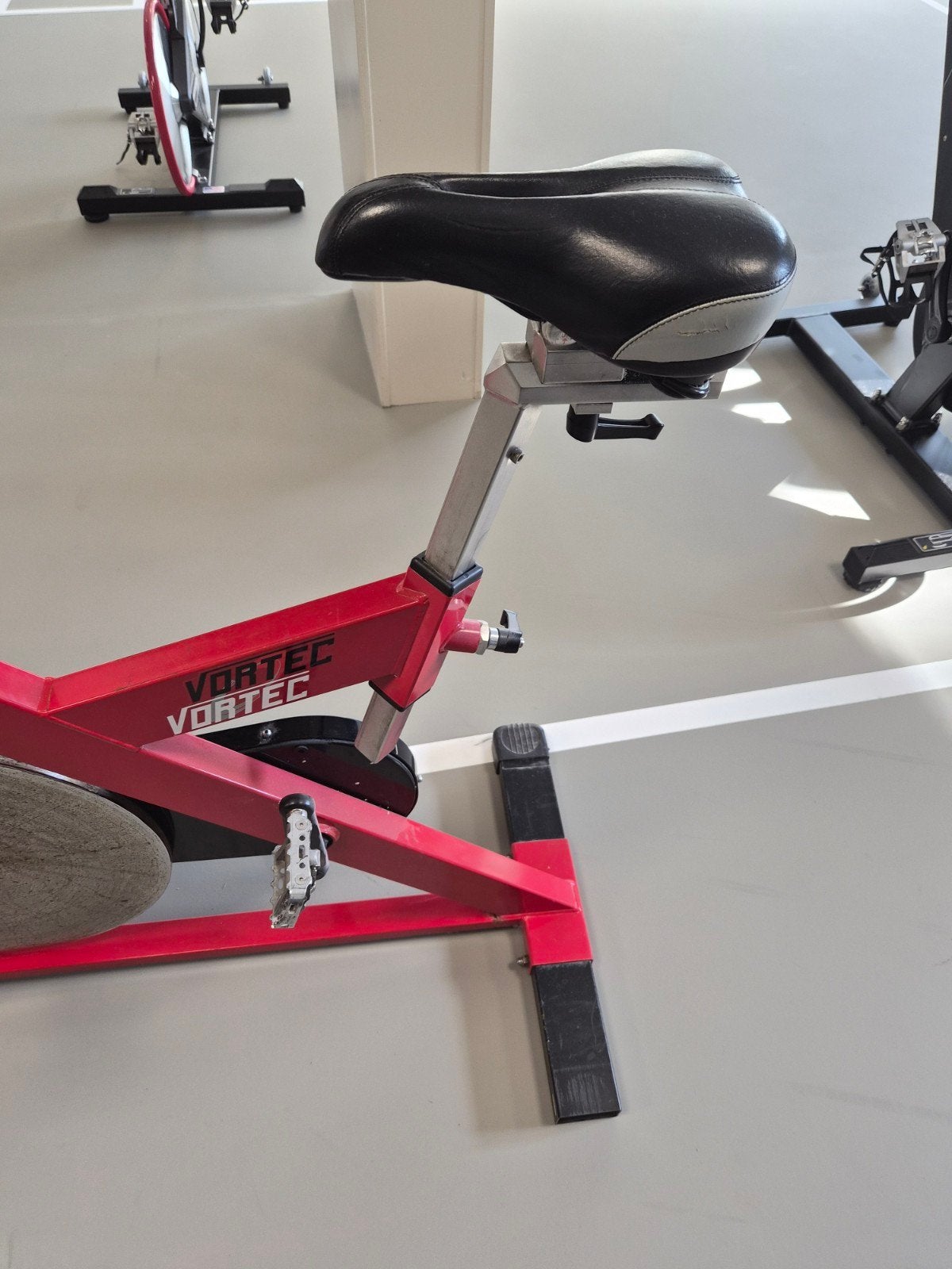2 XVortec V900 Professionele Spinningfiets - Goed Onderhoude, Sport en Fitness, Ophalen, Gebruikt, Spinningfiets, Metaal