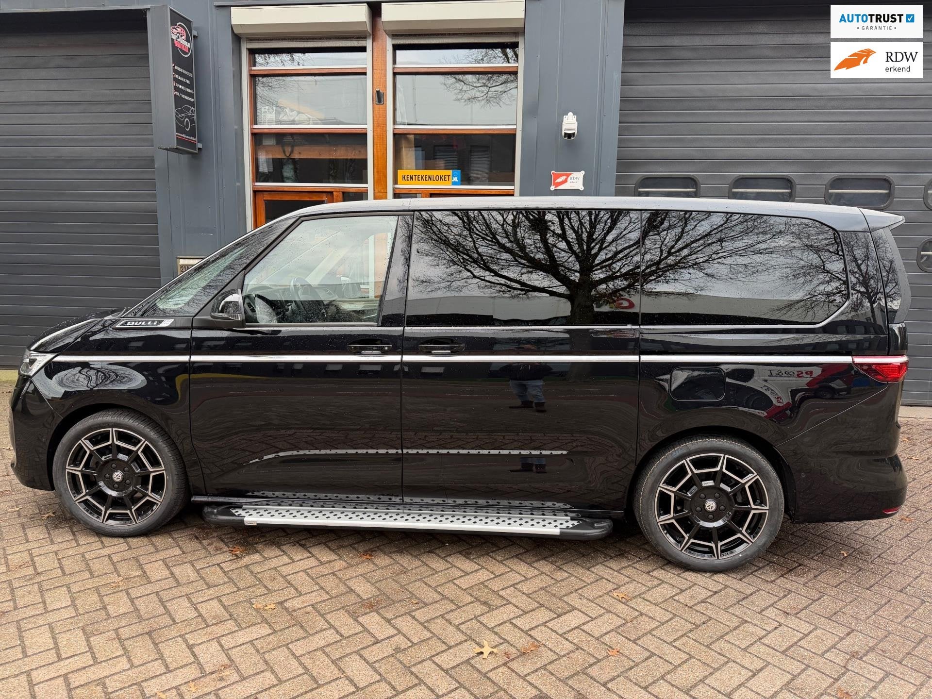 Volkswagen MULTIVAN 1.4 eHybrid L2H1 Style VIP vis á vis al, Auto's, Volkswagen, Dealer onderhouden, Gebruikt, 150 pk, Zwart