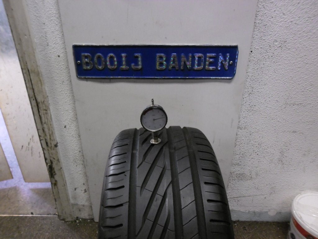 235 45 17 demobanden uniroyal raisport 5 met 7,6 mm profiel, Banden en Velgen, 17 inch, Ophalen of Verzenden, 235 mm