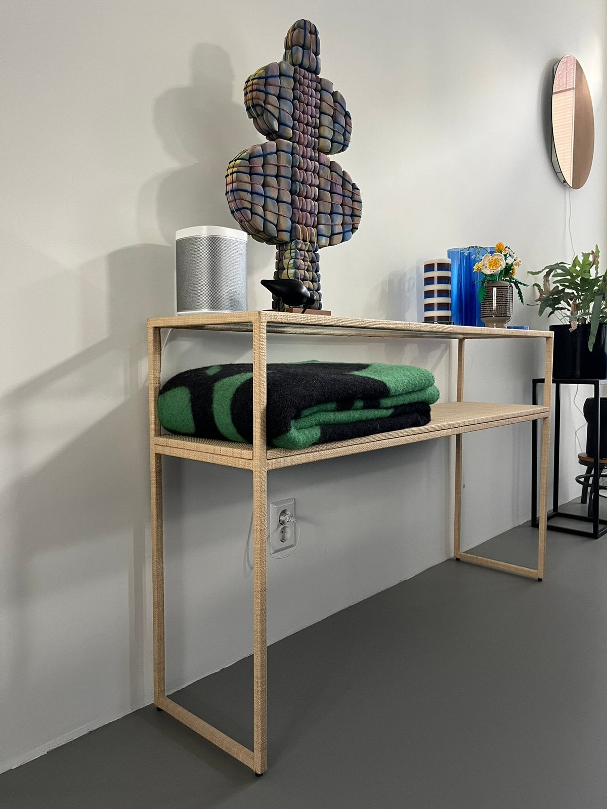 HK living side table raffia/glas, Ophalen, 100 tot 150 cm, Zo goed als nieuw, 25 tot 50 cm