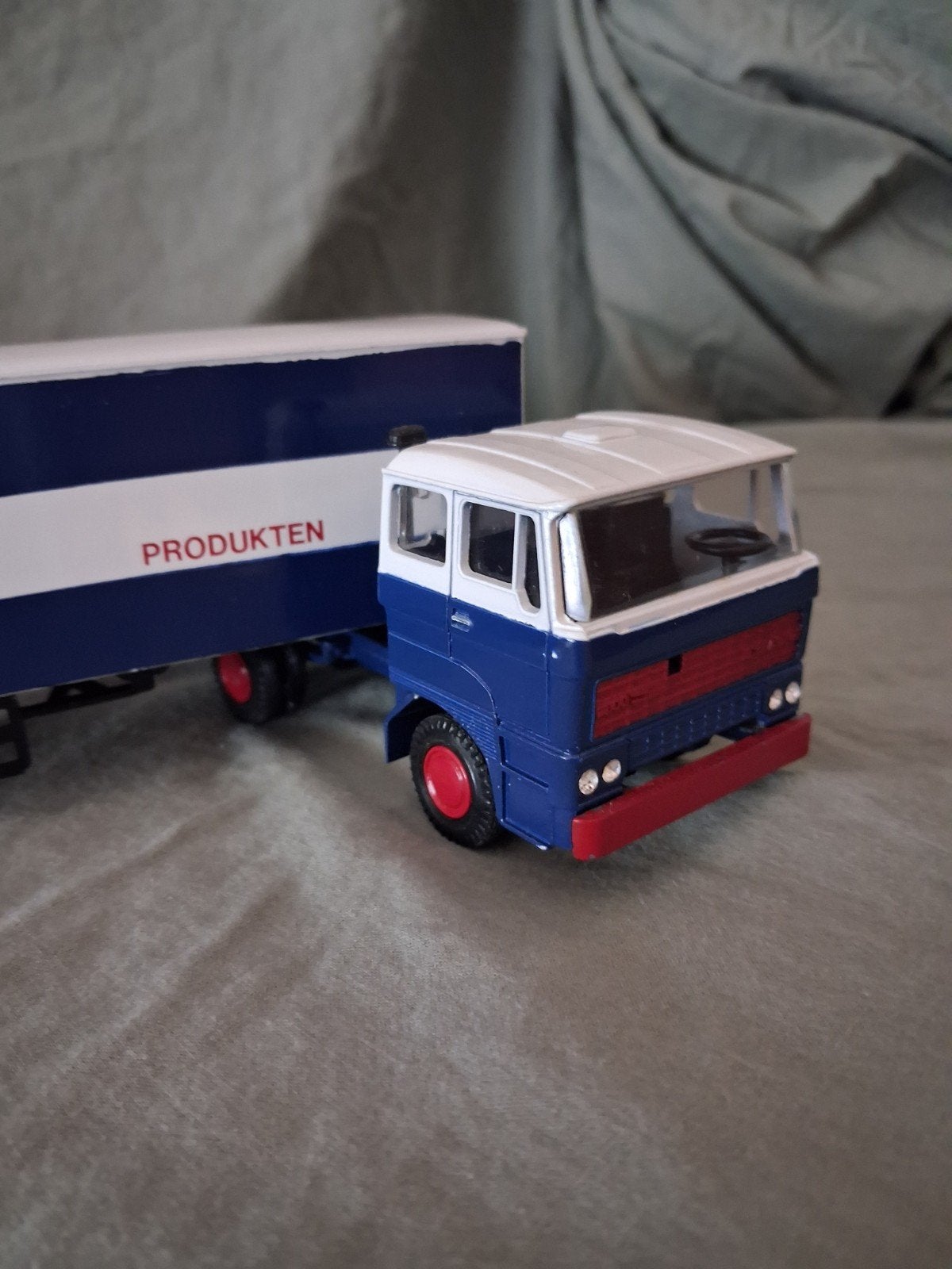 Modelvrachtwagen met oplegger - Haust Produkten, Overige merken, Gebruikt, Groter dan 1:32, Ophalen of Verzenden