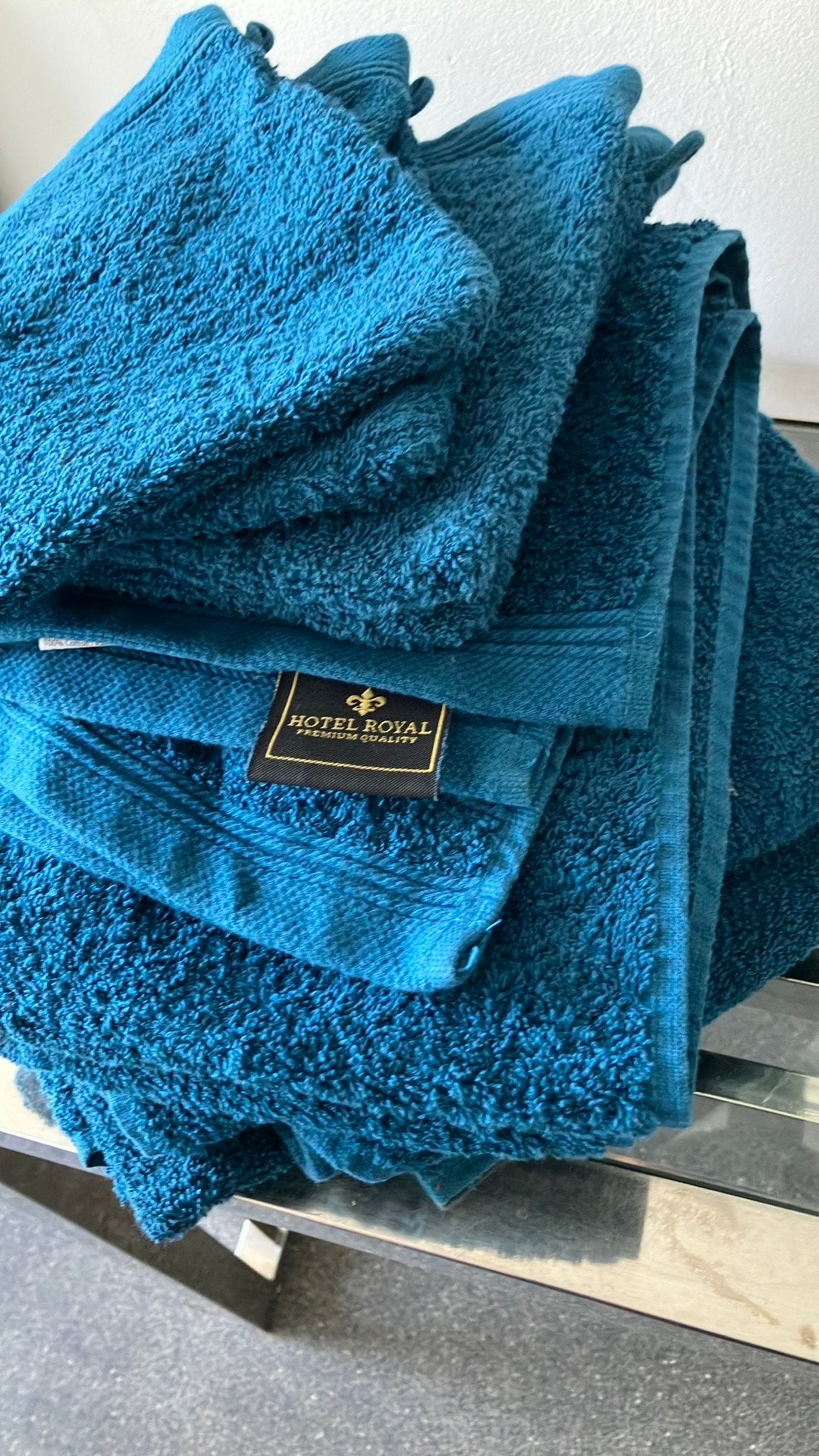 Nieuwe handdoeken set, Huis en Inrichting, Badkamer | Badtextiel en Accessoires, Ophalen of Verzenden, Zo goed als nieuw, Blauw