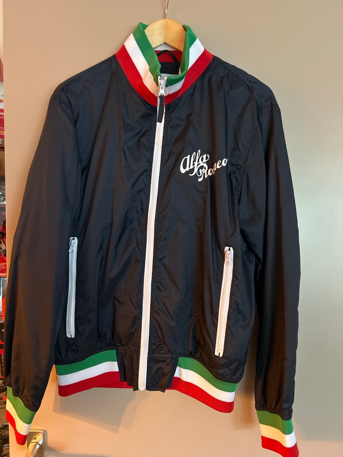 Alfa Romeo Windjack - Zwart met Italiaanse strepen, Ophalen of Verzenden, Zo goed als nieuw, Maat 46 (S) of kleiner, Zwart