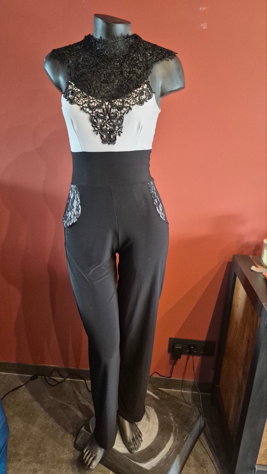 Elegante Zwart-Witte Jumpsuit met Kantdetails - Maat M, Maat 38/40 (M), Zwart, Progress, Ophalen of Verzenden