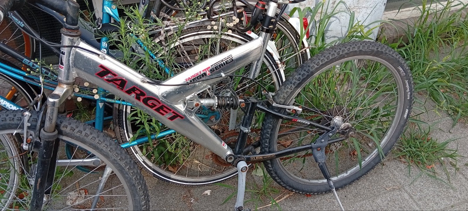 Target Mountainbike met vering en extra slot, Fietsen en Brommers, Overige merken, Ophalen of Verzenden, Zo goed als nieuw, Velgrem