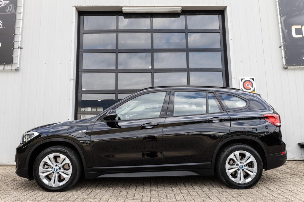 BMW X1 xDrive25e Advantage LEDNAVLM, Stof, Gebruikt, Start-stop-systeem, Zwart