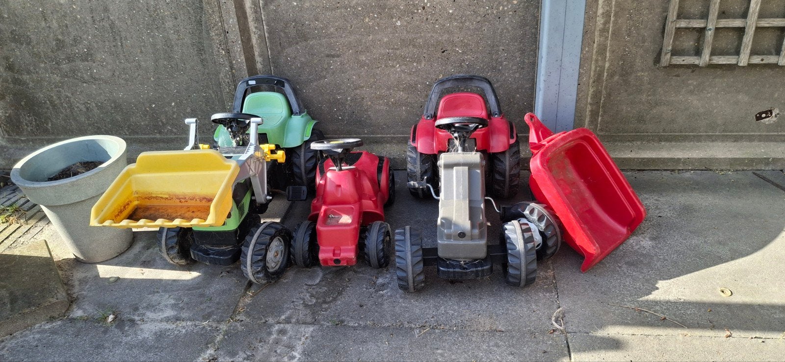 Partij van 3 kinderzitjes/traptrekkers en 1 aanhanger, Ophalen of Verzenden, Gebruikt