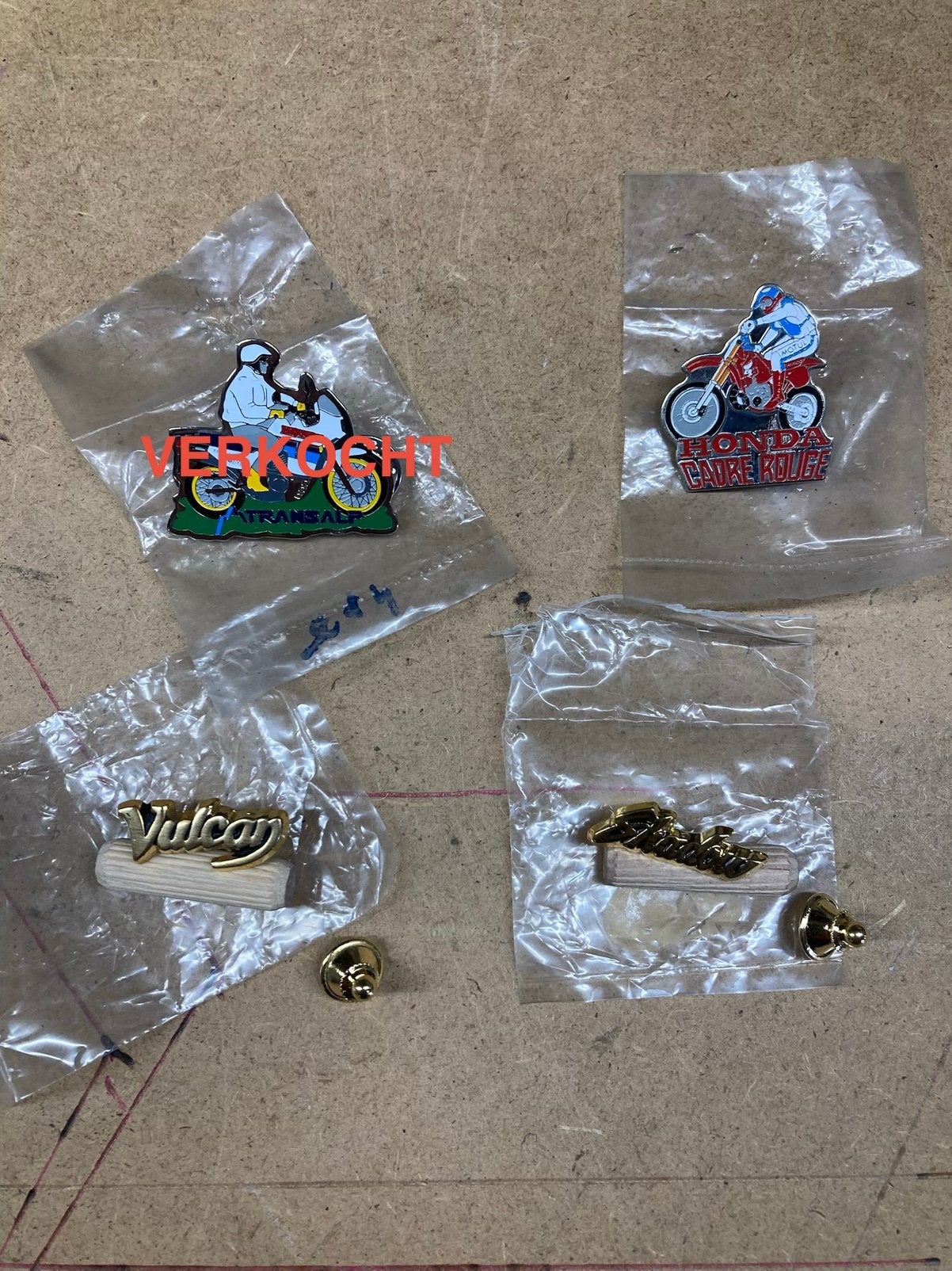 Nieuwe Pins diversen type motoren (HONDA en KAWASAKI), Verzamelen, Speldjes, Pins en Buttons, Ophalen of Verzenden, Nieuw, Merk