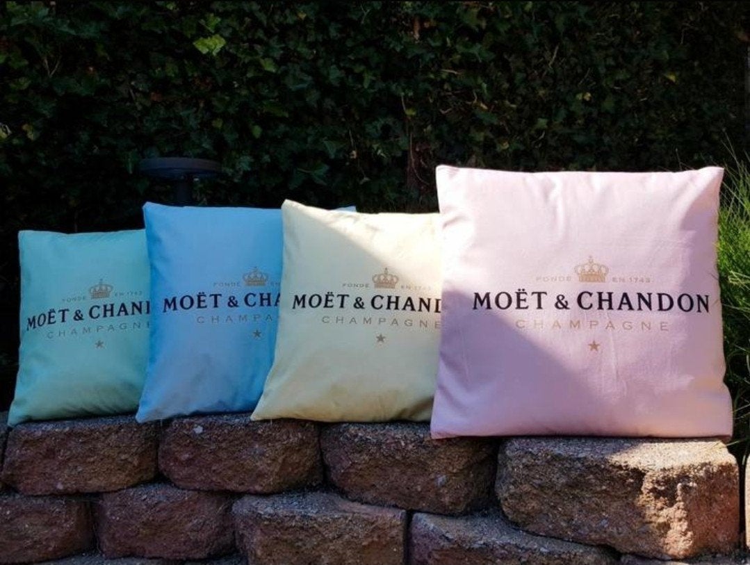 Pastelkleuren leuke kussenhoesjes van  MOËT & CHANDON ‼️, Ophalen of Verzenden, Nieuw, Vierkant