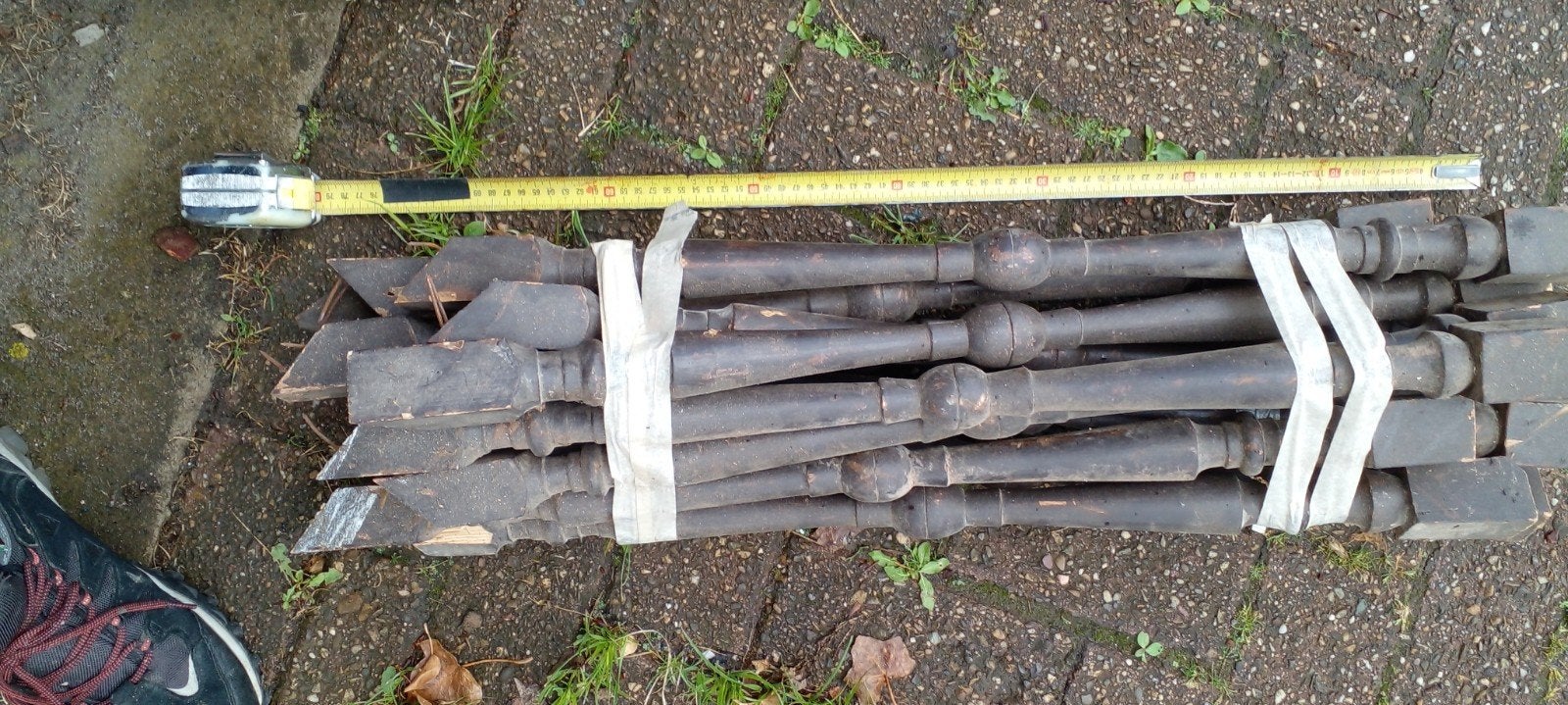 Oude balustrade houten spijltjes, Ophalen, Gebruikt, Plinten