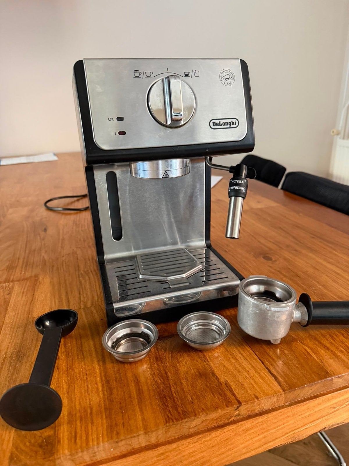 De'Longhi Dedica Style EC685.BK Espressomachine, Ophalen, Afneembaar waterreservoir, Gebruikt, Espresso apparaat