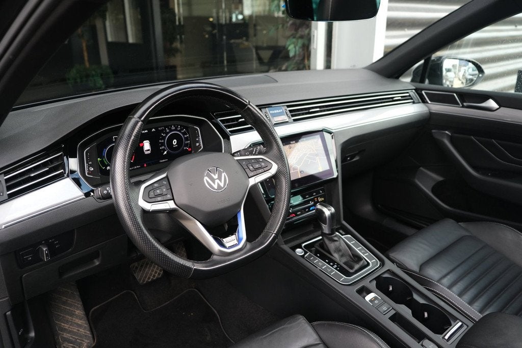 Volkswagen Passat Variant 1.4 TSI PHEV GTE 218PK Pano Volled, Gebruikt, Zwart, Hybride Elektrisch/Benzine, 1600 kg