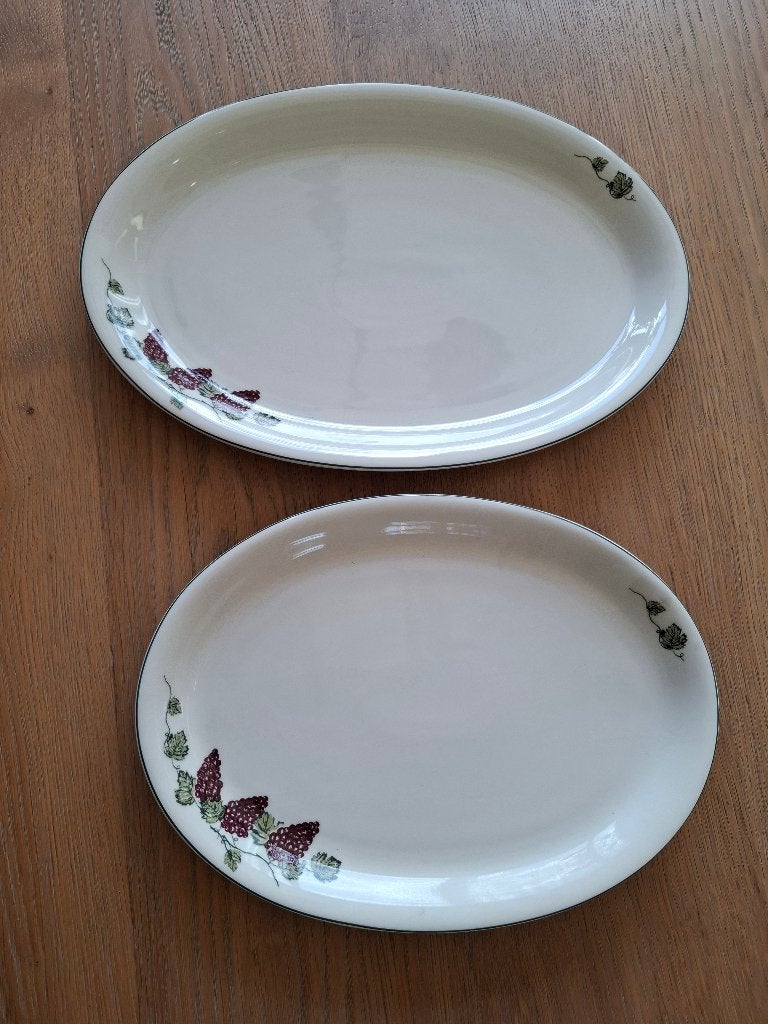 Van Cleef - 2 ovale serveerschalen - druiven decor, Nieuw, Ophalen of Verzenden, Schaal of Schalen, Overige stijlen