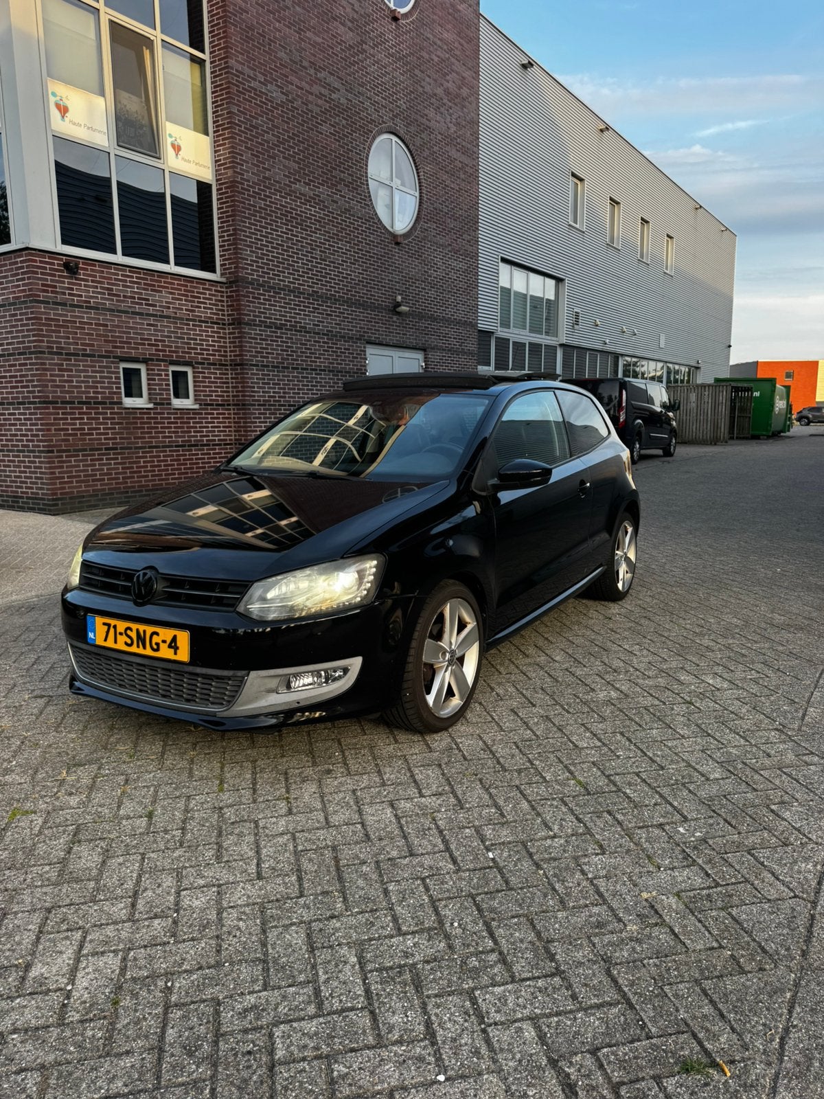 Volkswagen POLO Highline 1.2 TSI, Voorwielaandrijving, Euro 5, 40 €/maand, Zwart