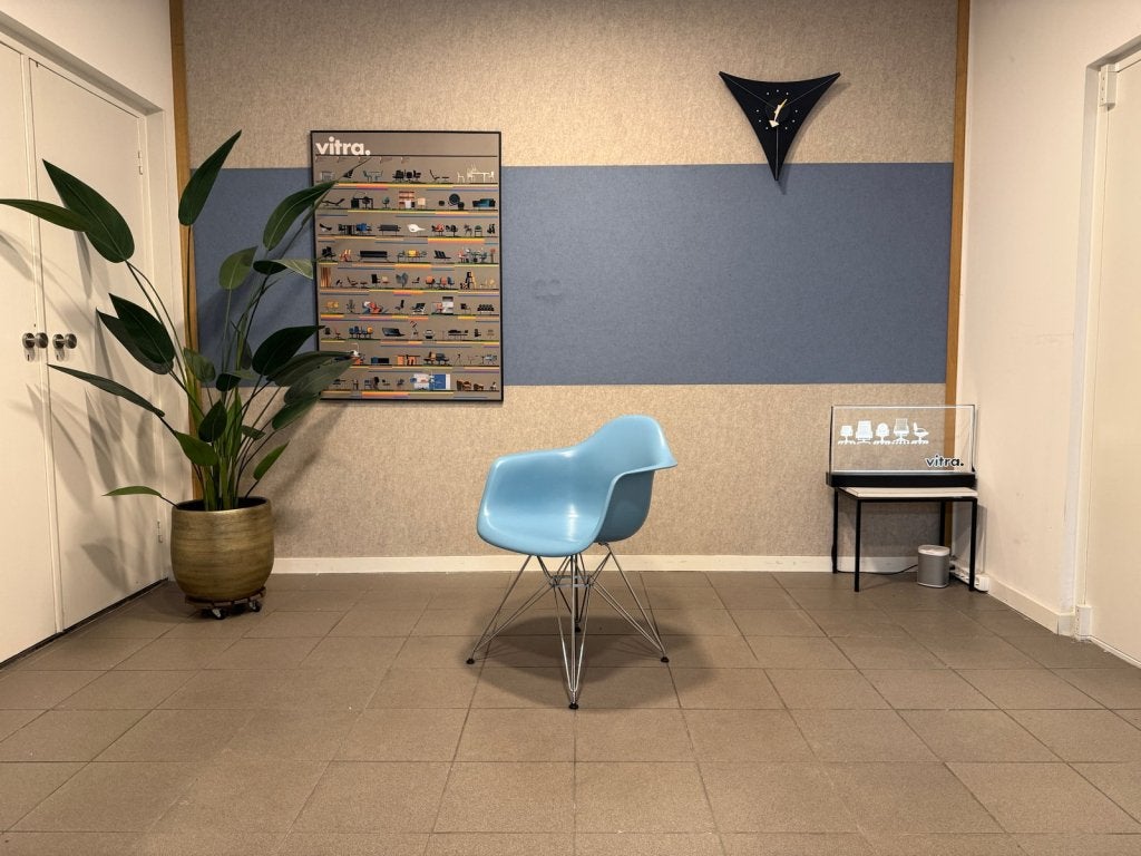 Vitra | Eames | DAR | Licht blauw & Chrome Eiffel | 2x, Huis en Inrichting, Stoelen, Vitra, Gebruikt, Twee, Vitra Artifort Cassina Fritz Hansen Eames Gispen Pastoe Hay