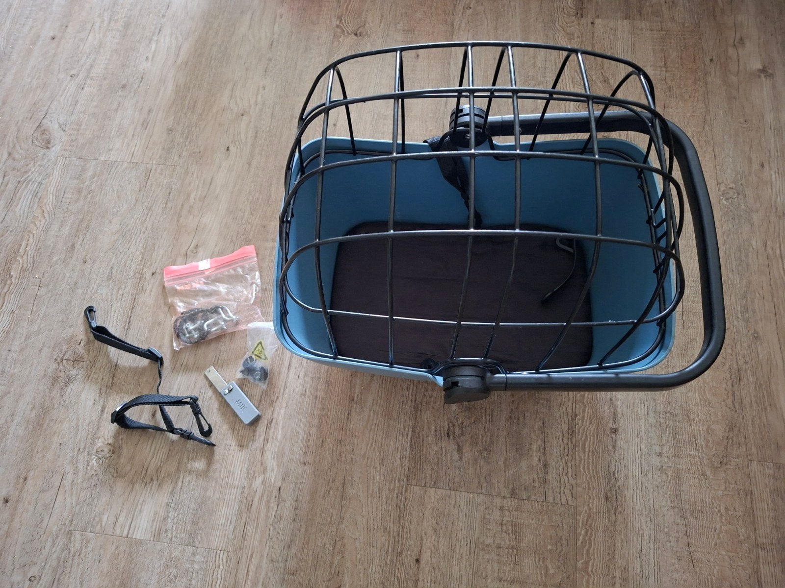 te koop ( VERKOCHT ) basil honden fietsmand (achterop) met m, Fietsen en Brommers, Fietsaccessoires | Fietsmanden, Ophalen of Verzenden