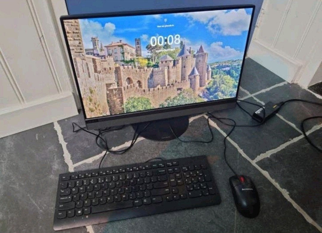 Lenovo IdeaCentre AIO 520-22AST F0D6002JNY (Windows 11 Pro), Computers en Software, Desktop Pc's, Gebruikt, SSD, 8 GB, Met monitor