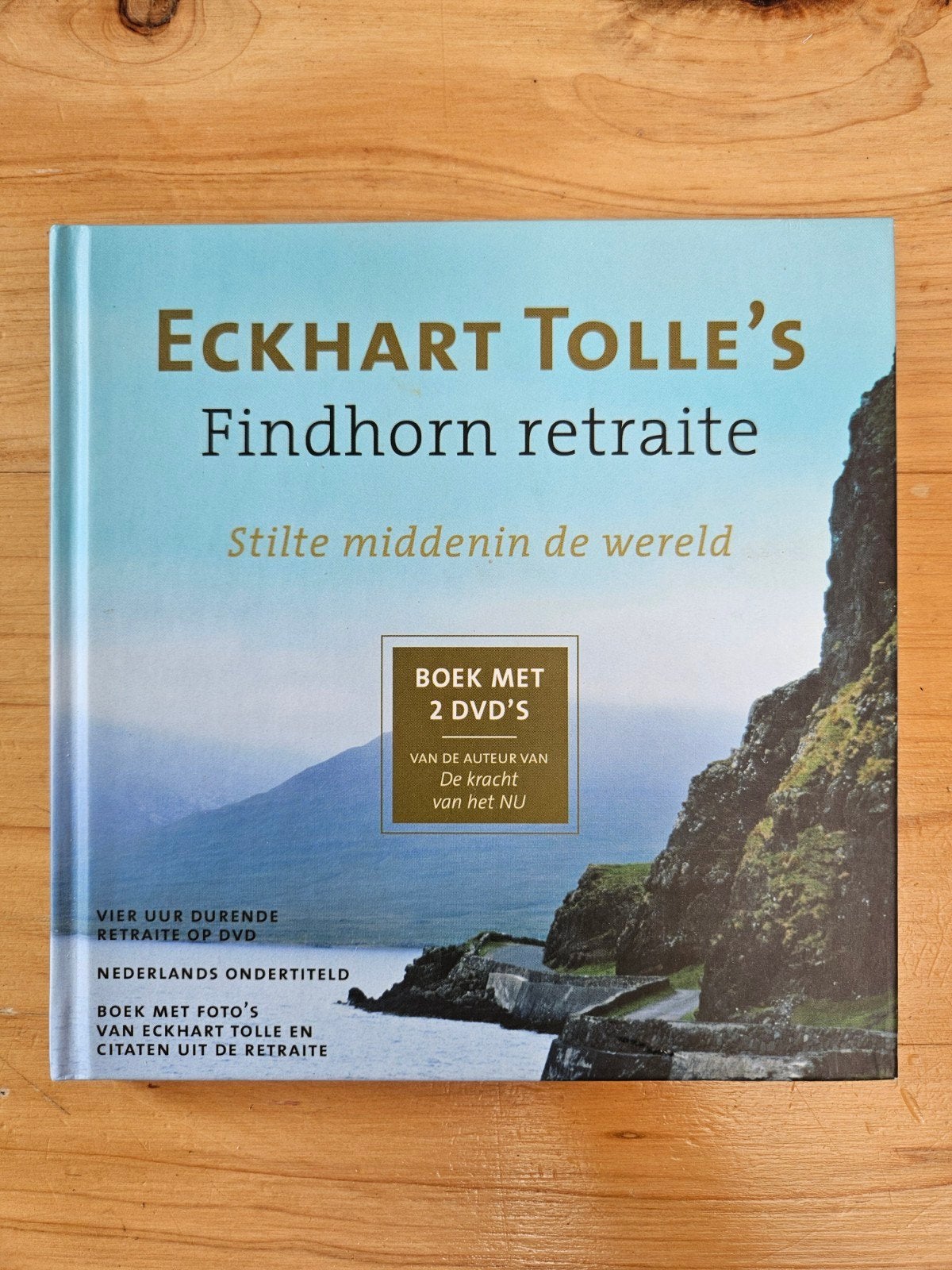 Eckhart Tolle's Findhorn Retraite - Boek met 2 DVD's, Achtergrond en Informatie, Spiritualiteit algemeen, Ophalen of Verzenden