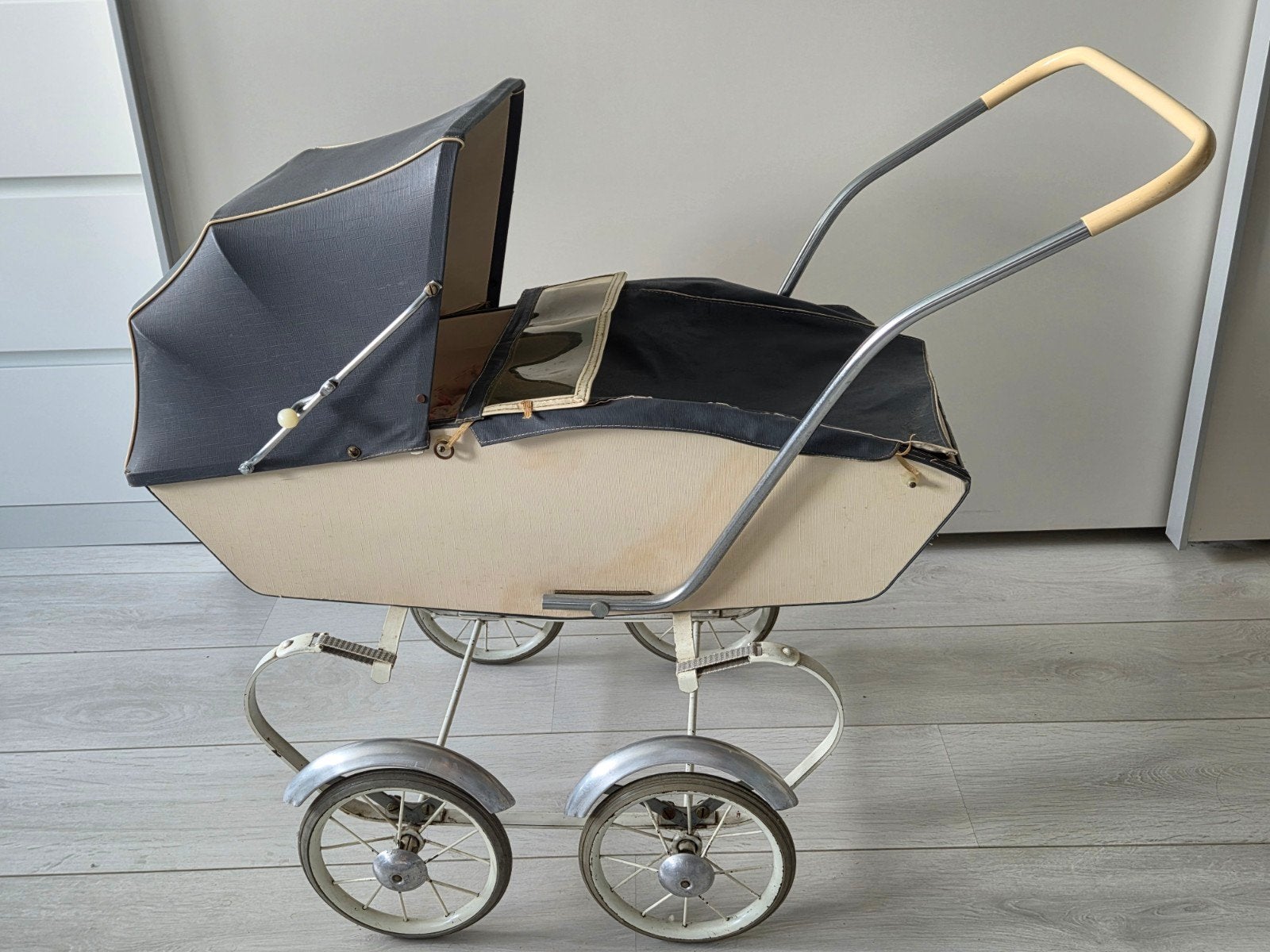 vintage zekiwa poppenwagen verzamelobject, Ophalen