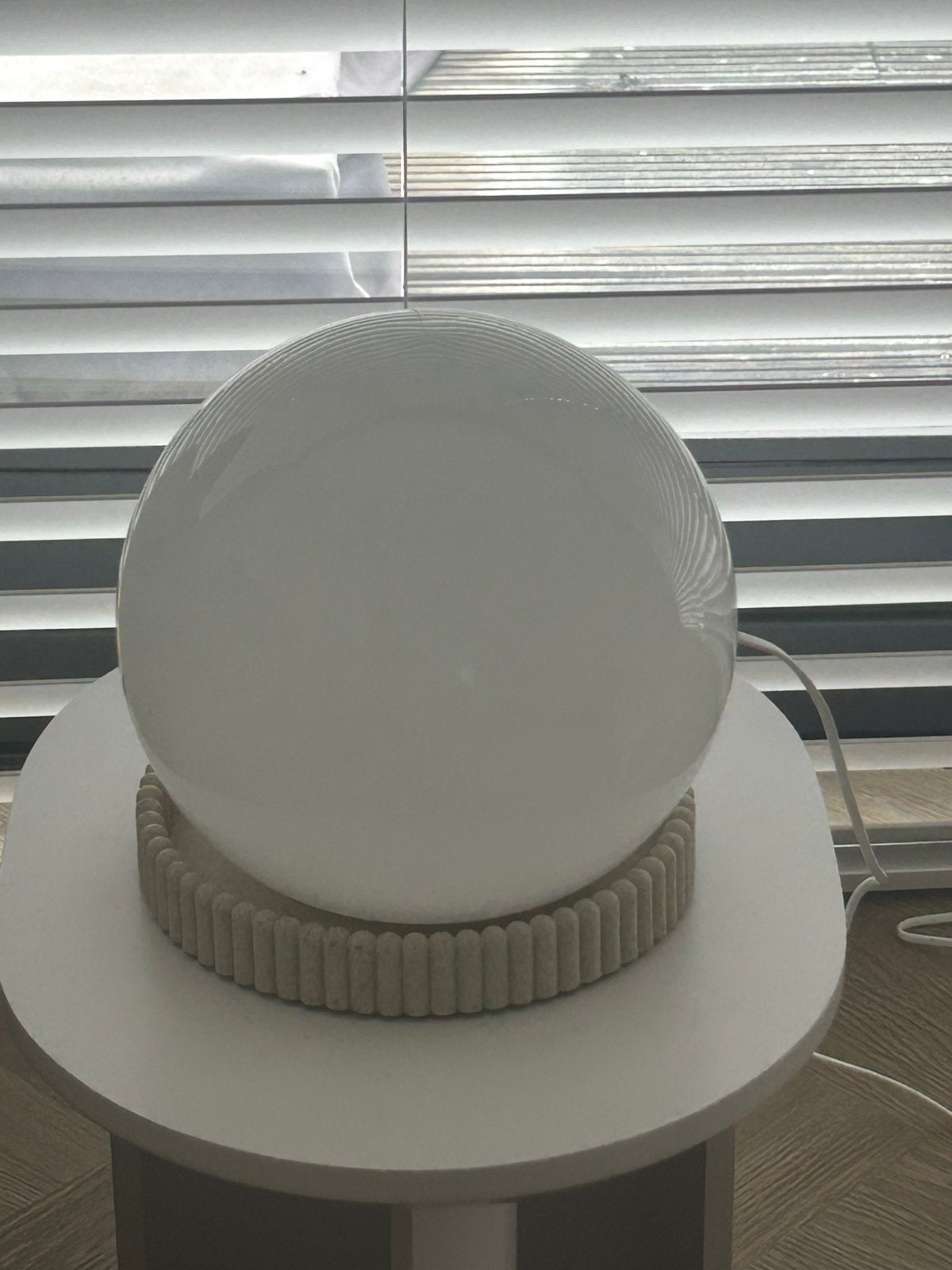 Nieuwe IKEA tafellamp met moderne schaal, Kunststof, Nieuw, Wit, Ophalen of Verzenden