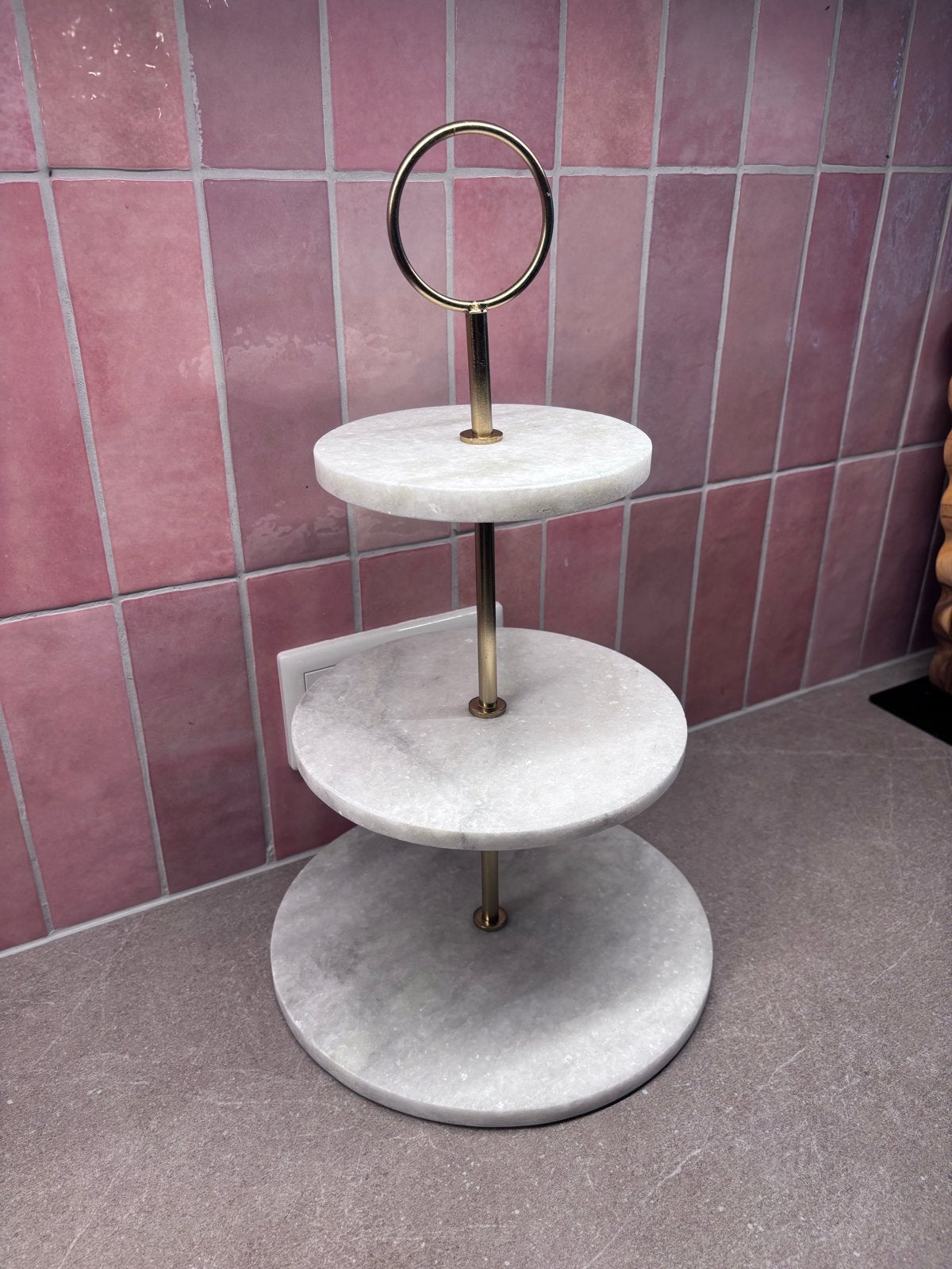 Luxe marmeren etagère met gouden accenten, 3 laags, 42 cm, Huis en Inrichting, Woonaccessoires | Etagères, Ophalen, Zo goed als nieuw