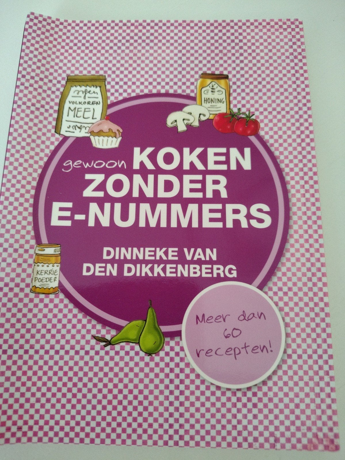 Koken zonder E-nummers - Dinneke van den Dikkenberg, Boeken, Ophalen of Verzenden, Overige gebieden, Hoofdgerechten, Zo goed als nieuw