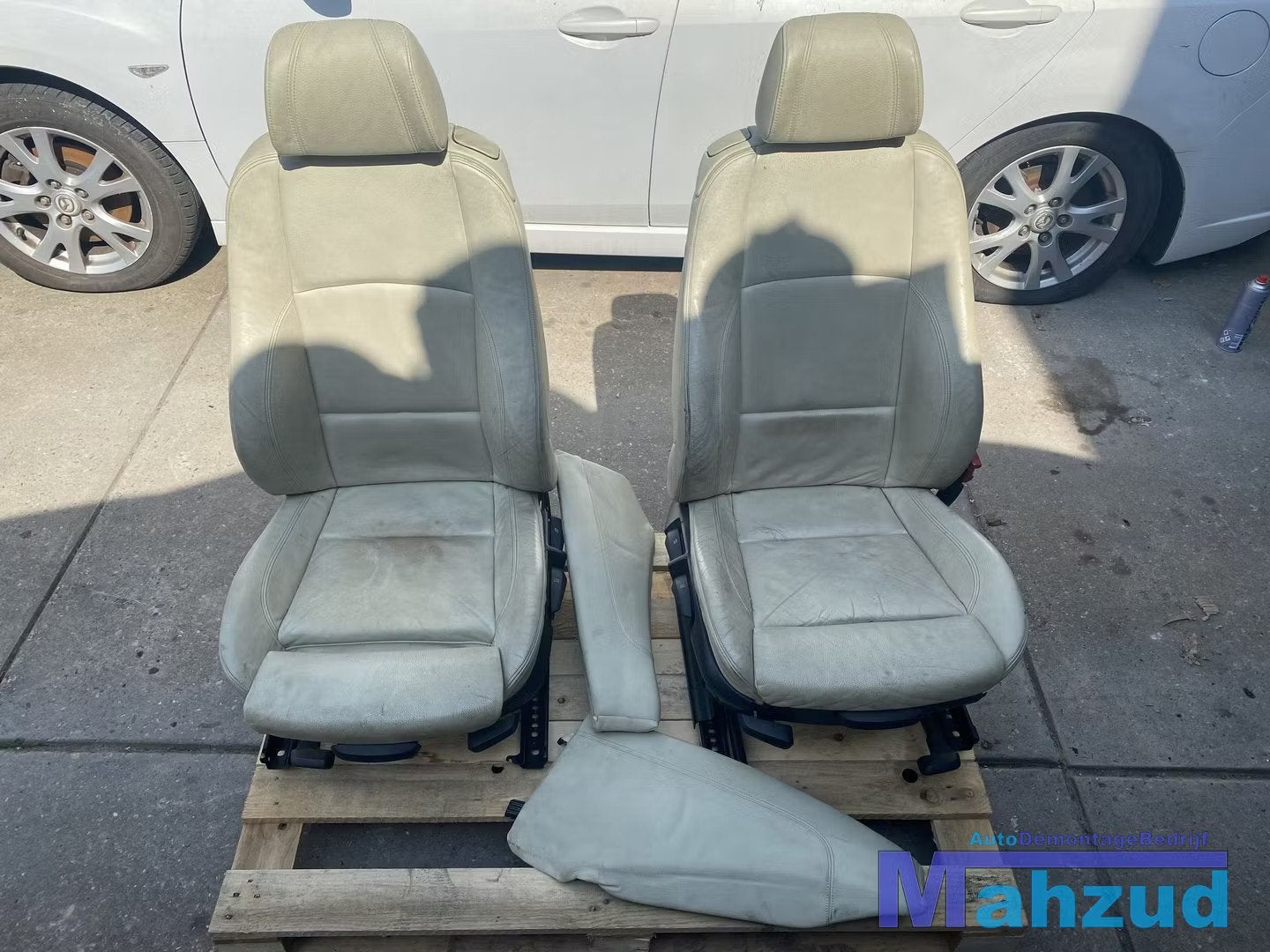BMW 1 serie E81 compleet leer leder interieur 3 deurs, Auto-onderdelen, Petuelring 130
80788  Munich, DE, Gebruikt, Info@bmw.de