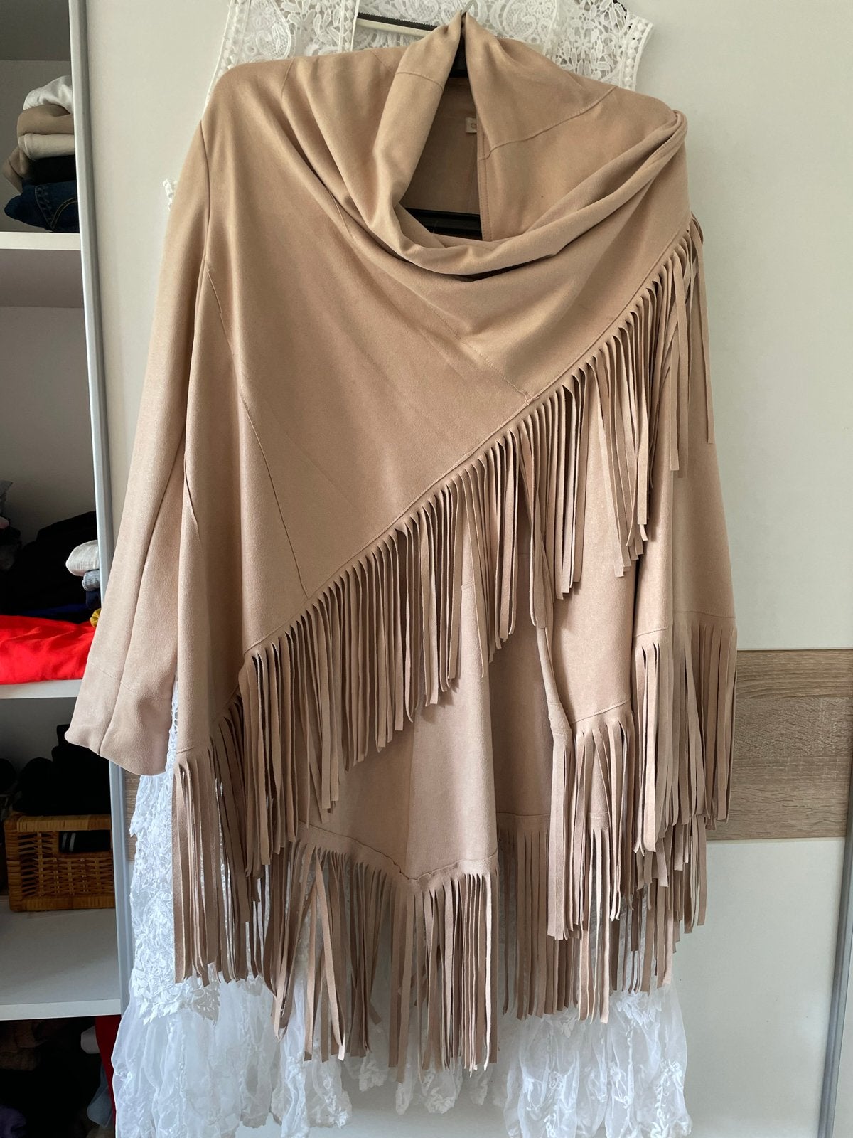 Stijlvolle beige poncho met franjes, Ophalen, Zo goed als nieuw, Maat 42/44 (L), Beige