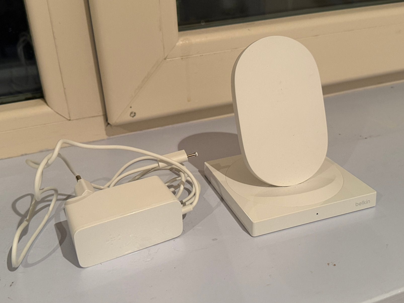 Belkin Boost Iphone wireless docking station met adapter, USB-C, Draadloze oplader, Ophalen of Verzenden, Zo goed als nieuw