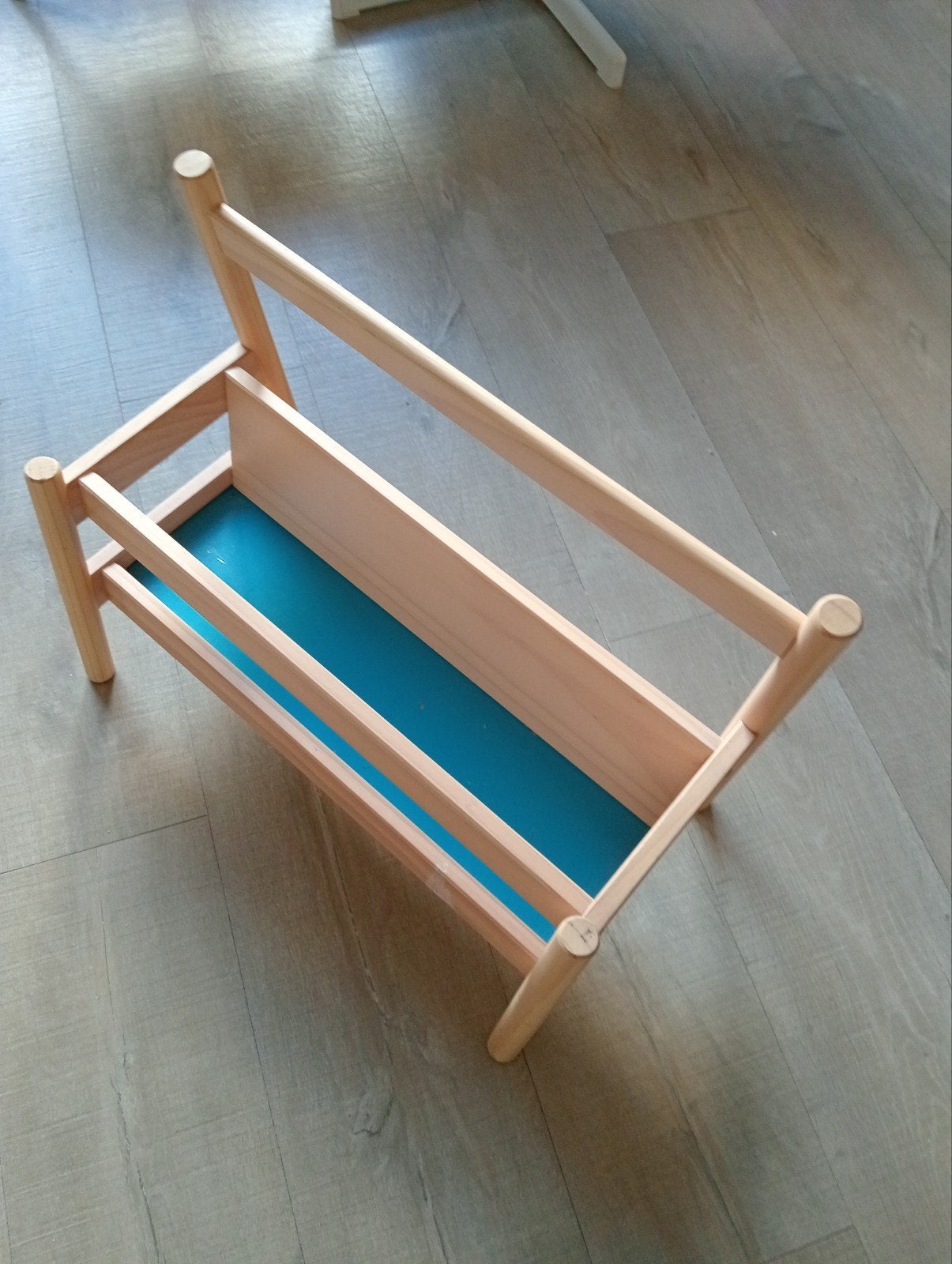 Houten Ikea lectuurbak met blauwe bodem, Ophalen, Gebruikt, Modern, Lectuurbak