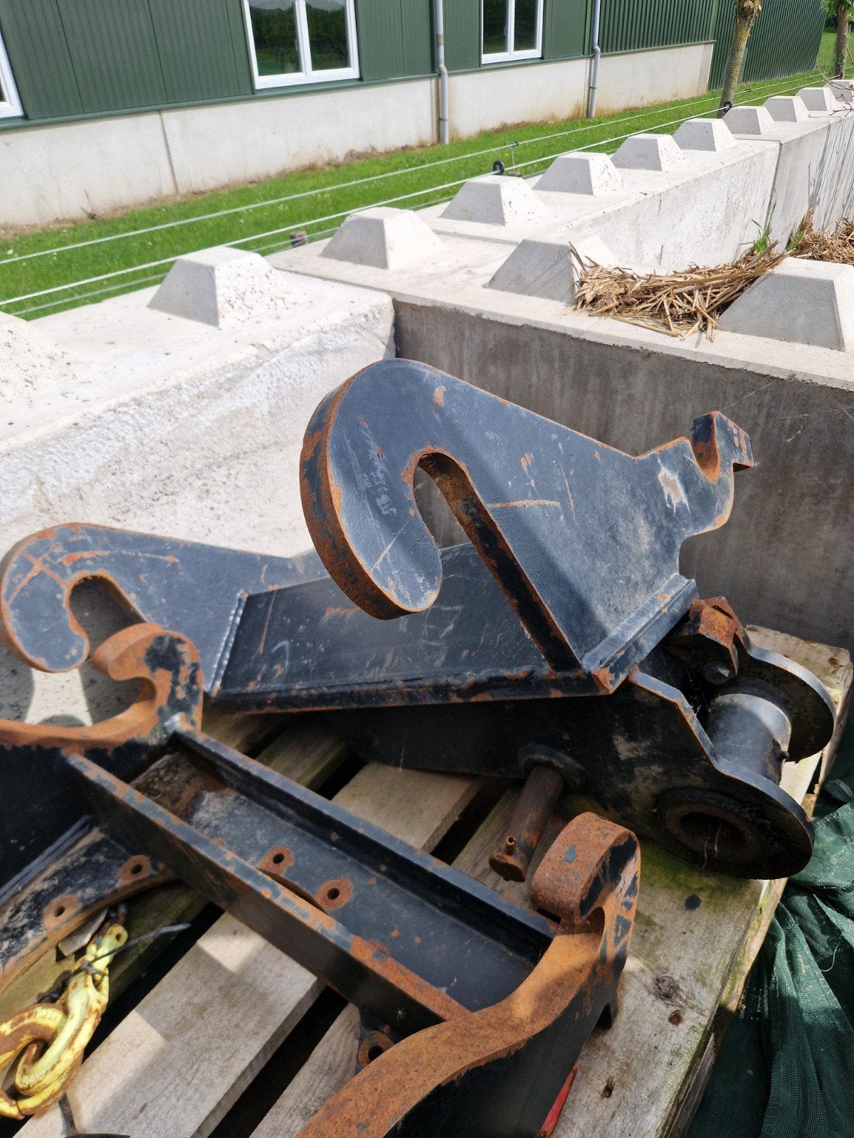 Te koop cw30 aanbouwdelen en kunstmeststrooier