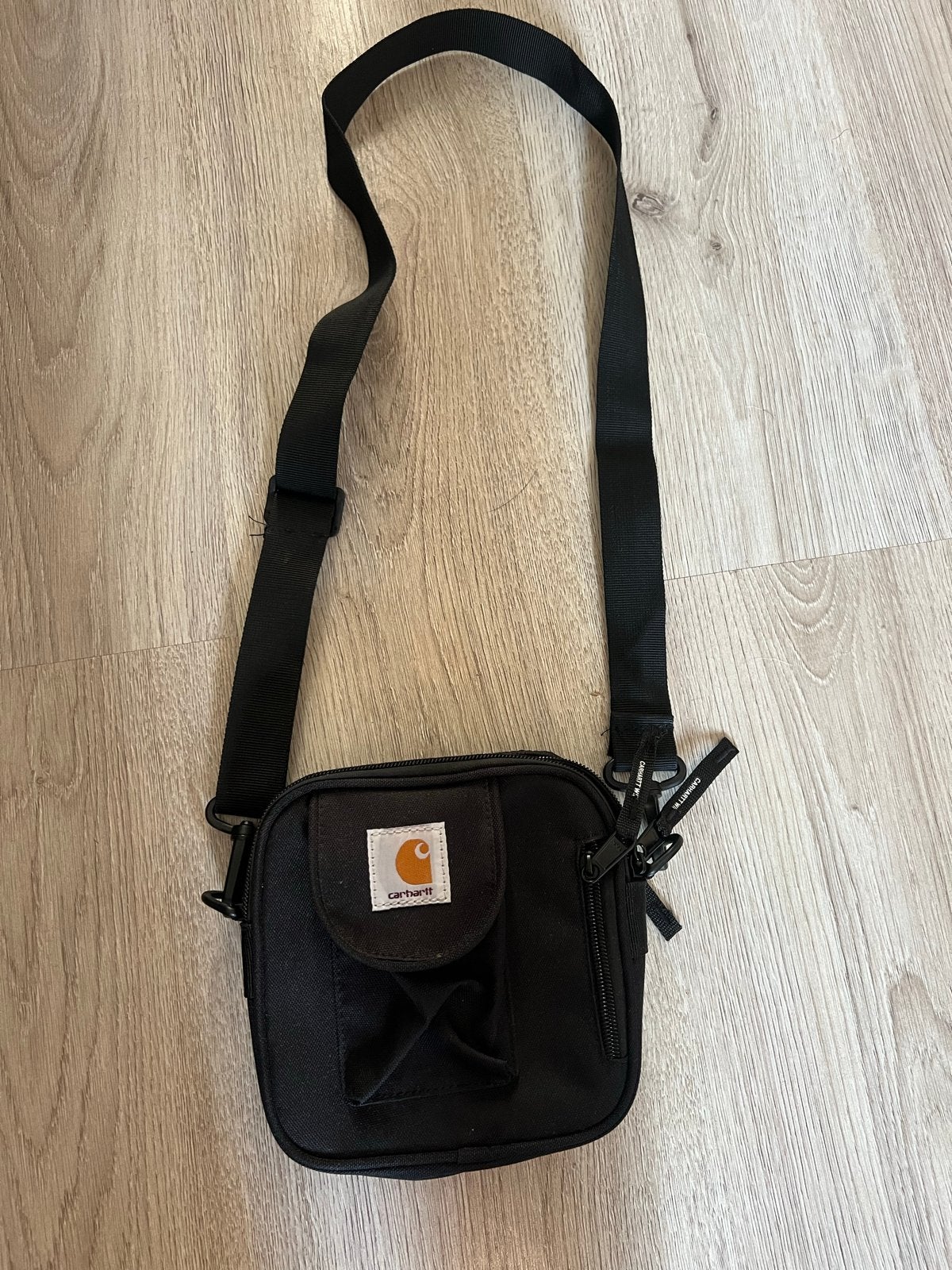 Carhartt WIP Essentials Bag Small Zwart, Sieraden, Tassen en Uiterlijk, Tassen | Schoudertassen, Ophalen of Verzenden, Zo goed als nieuw
