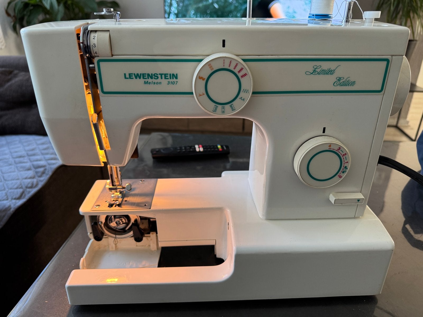 Lewenstein Melson 3107 Naaimachine - Limited Edition, Ophalen of Verzenden, Zo goed als nieuw, Naaimachine, Lewenstein