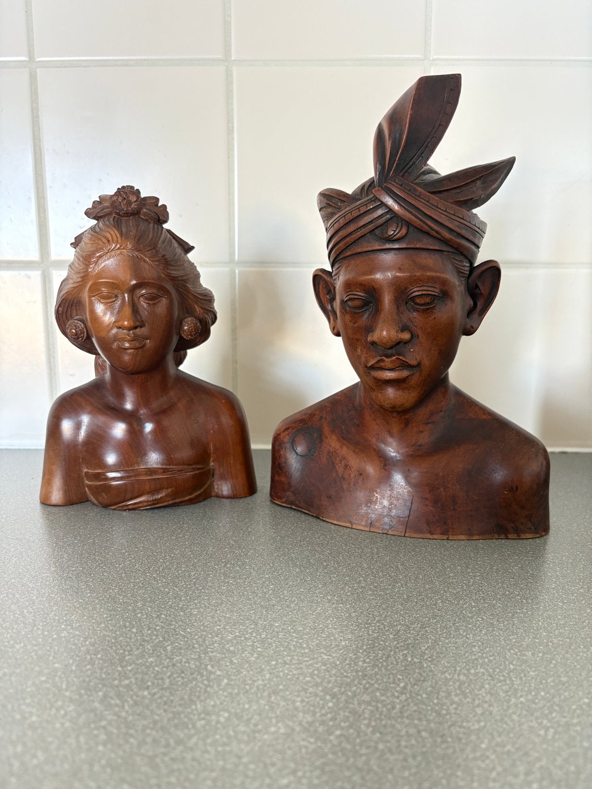 Twee mooie oude beelden Bali Java, Hout, Bruin, Handgemaakt, Ophalen of Verzenden