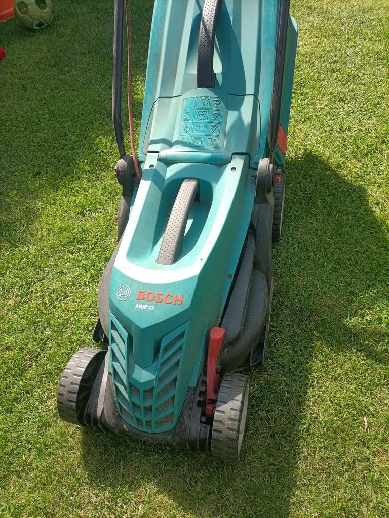 Bosch ARM 33 elektrische grasmaaier, Tuin en Terras, Grasmaaiers, Gebruikt, Elektrische grasmaaier, 30 t/m 39 cm, Cirkelmaaier