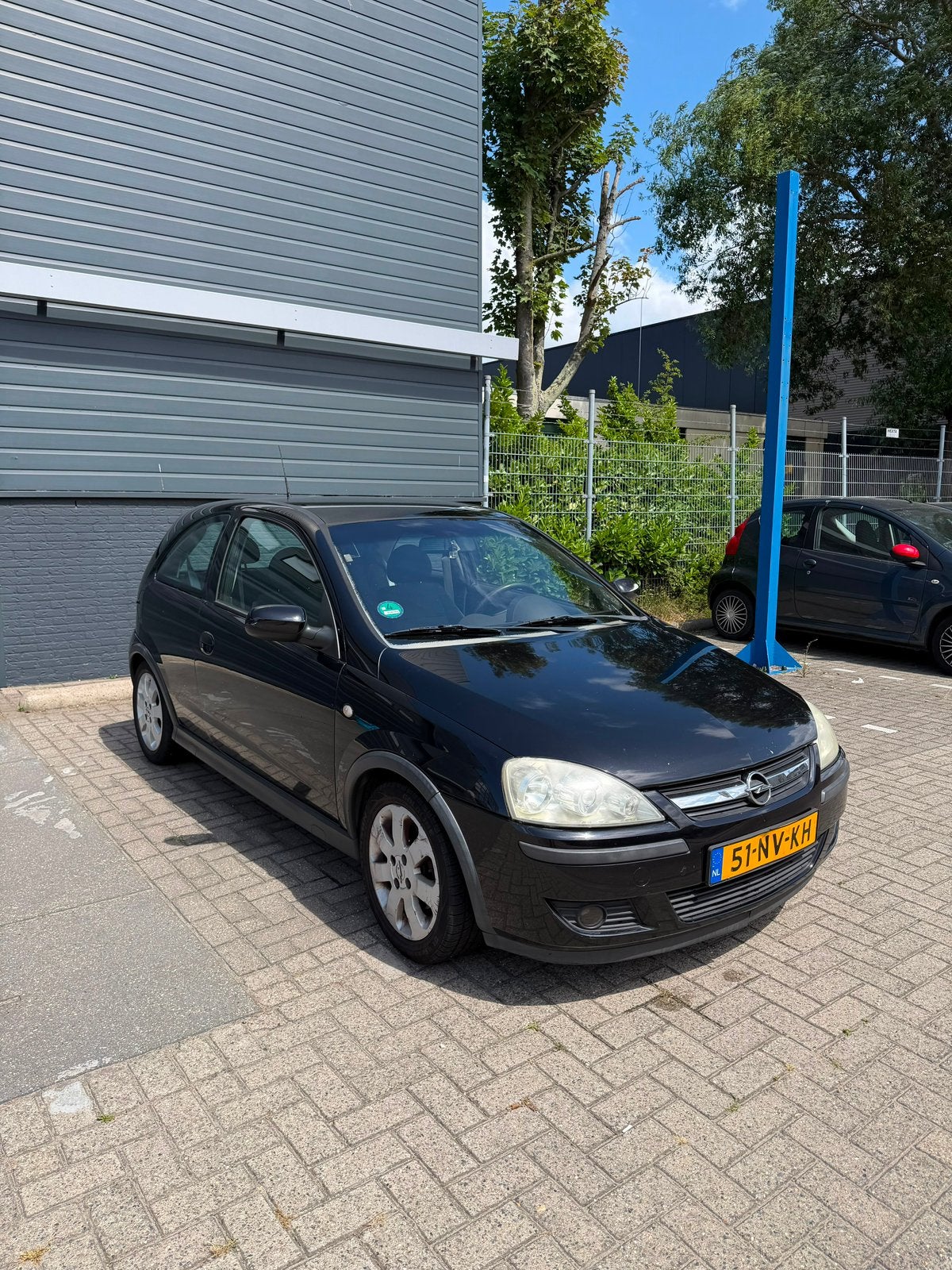 Opel Corsa 1.4 16V Facelift 3D 2004 Zwart, Auto's, Voorwielaandrijving, 450 kg, 31 €/maand, 4 cilinders