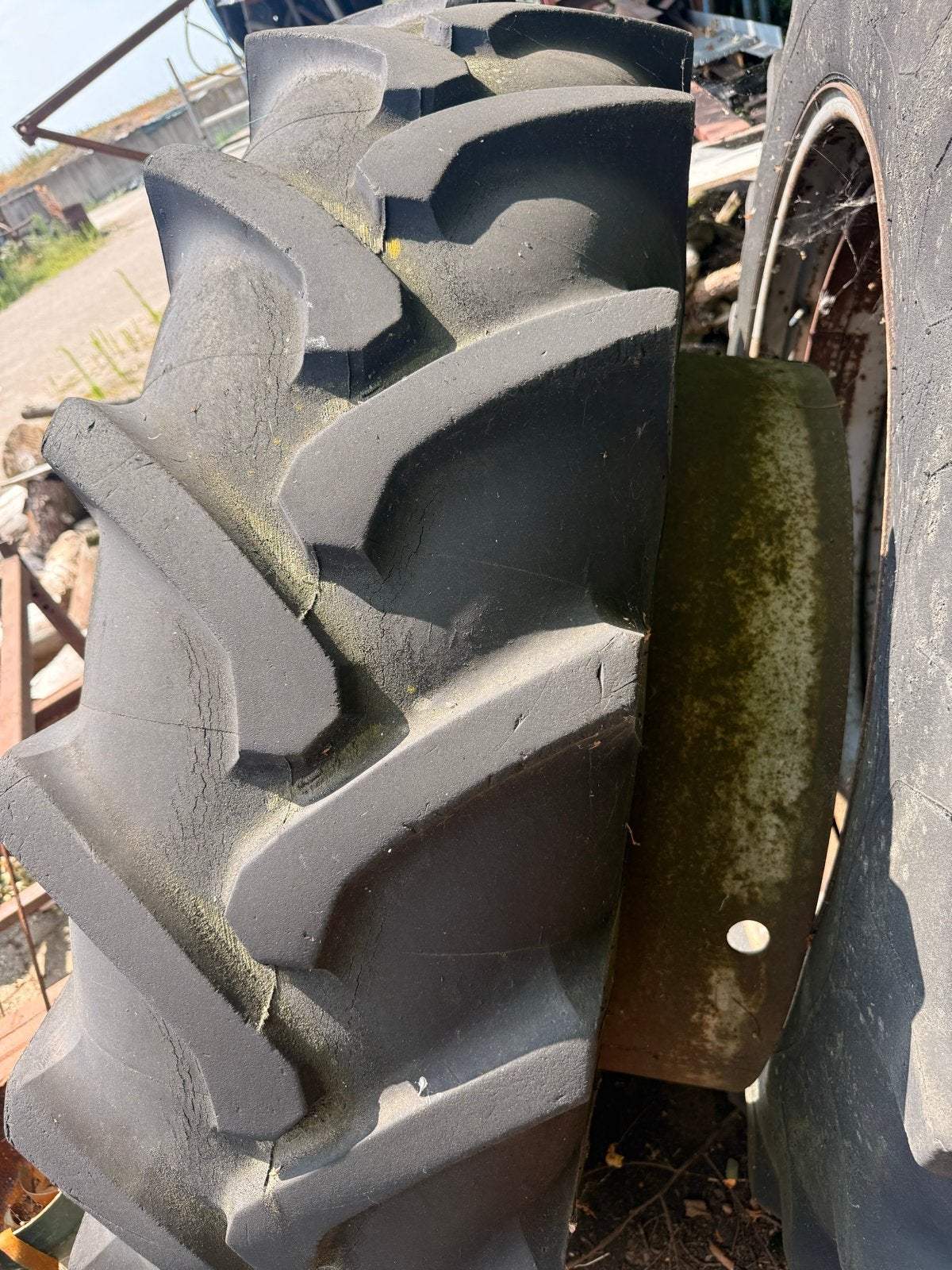 Dubbellucht banden 16.9R38 met velgen, Ophalen