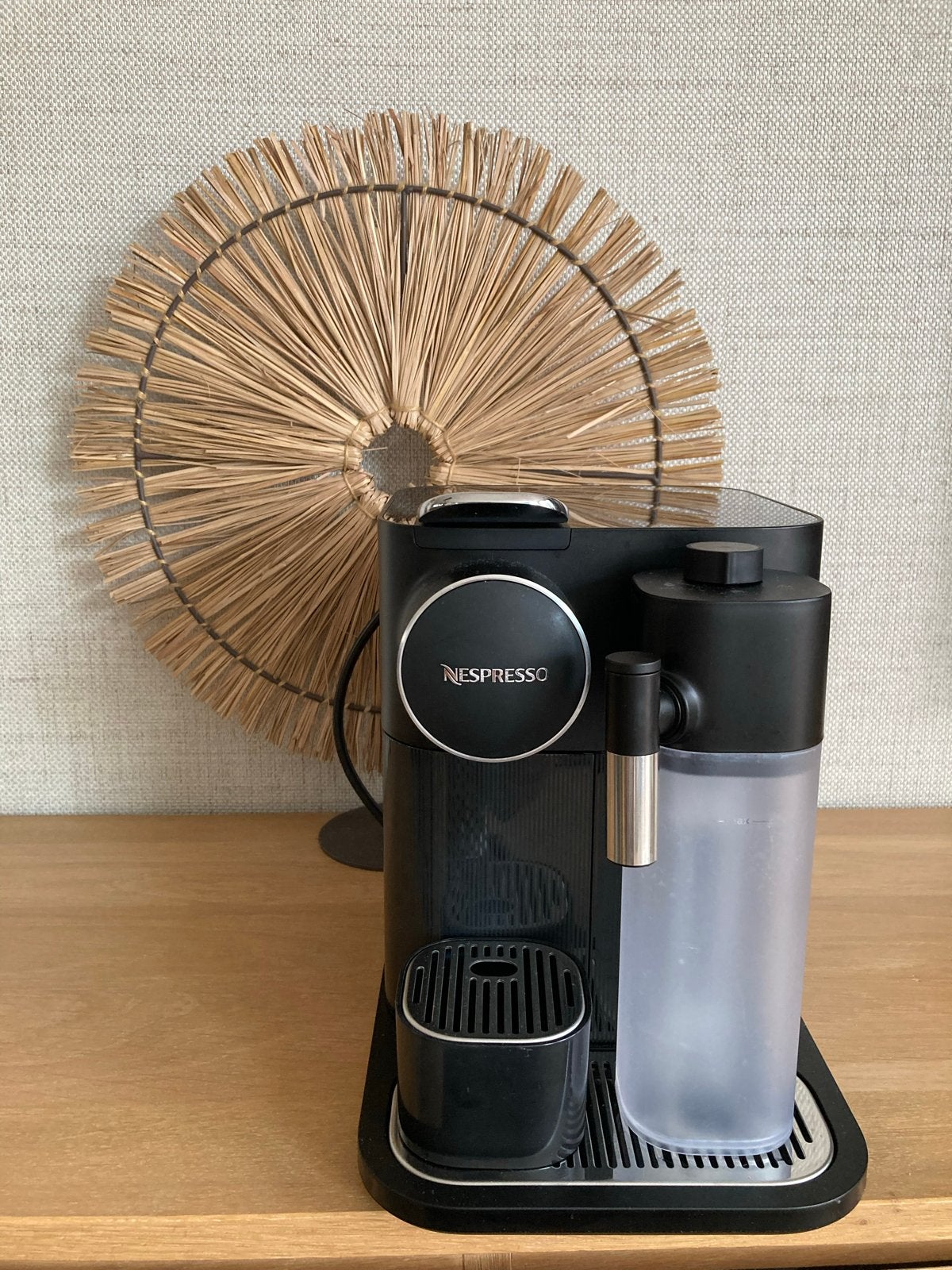 Nespresso De'Longhi Grand Lattissima, Koffiemachine, Ophalen of Verzenden, Zo goed als nieuw, 1 kopje