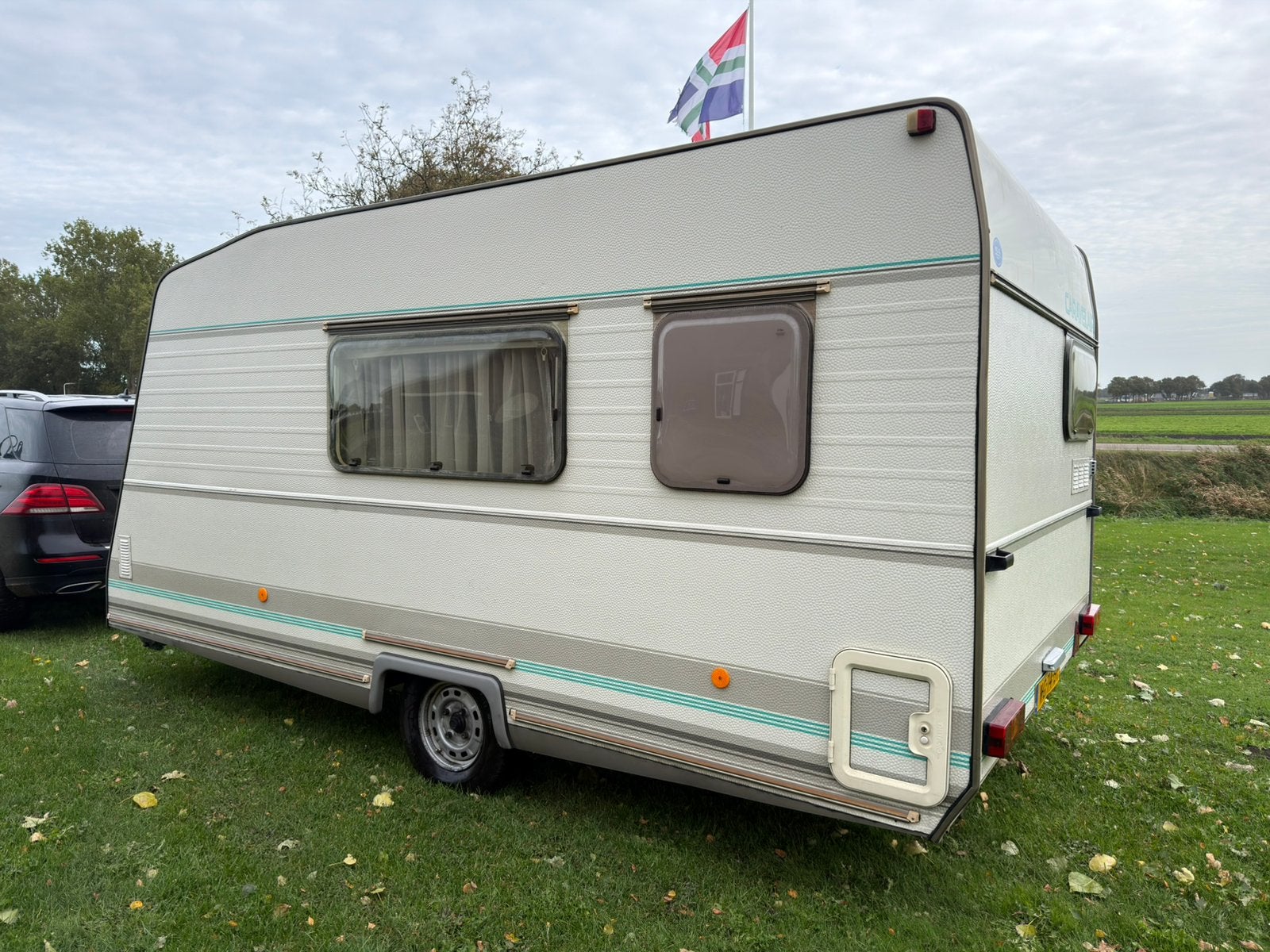 Caravelair (1991) | 5 slaapplaatsen | Stapelbed | Voortent, Caravans en Kamperen, Vast bed, Koelkast, Bedrijf, Treinzit
