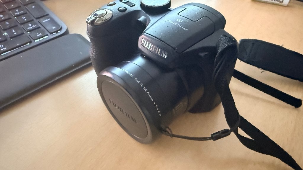 Fujifilm FinePix S1700 digitale camera – werkt goed, Gebruikt, 12 Megapixel, Compact, Ophalen of Verzenden