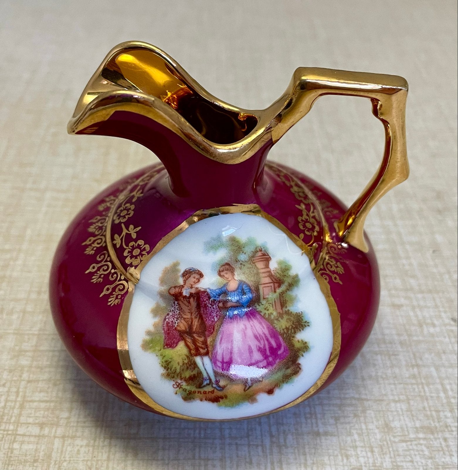 Antieke Limoges Fragonard Miniatuur Kan - Rood & Goud, Antiek en Kunst, Antiek | Vazen, Ophalen of Verzenden