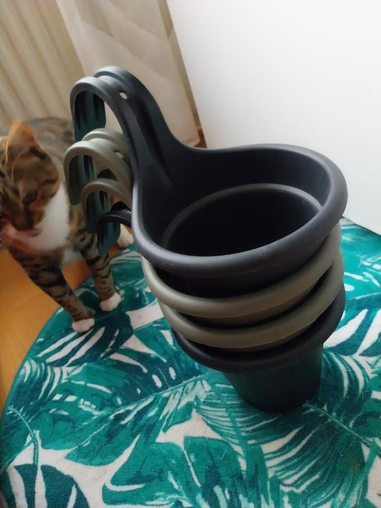 Plantjes bak, Tuin en Terras, Bloempotten, Kunststof, Balkon, Rond, Ophalen of Verzenden